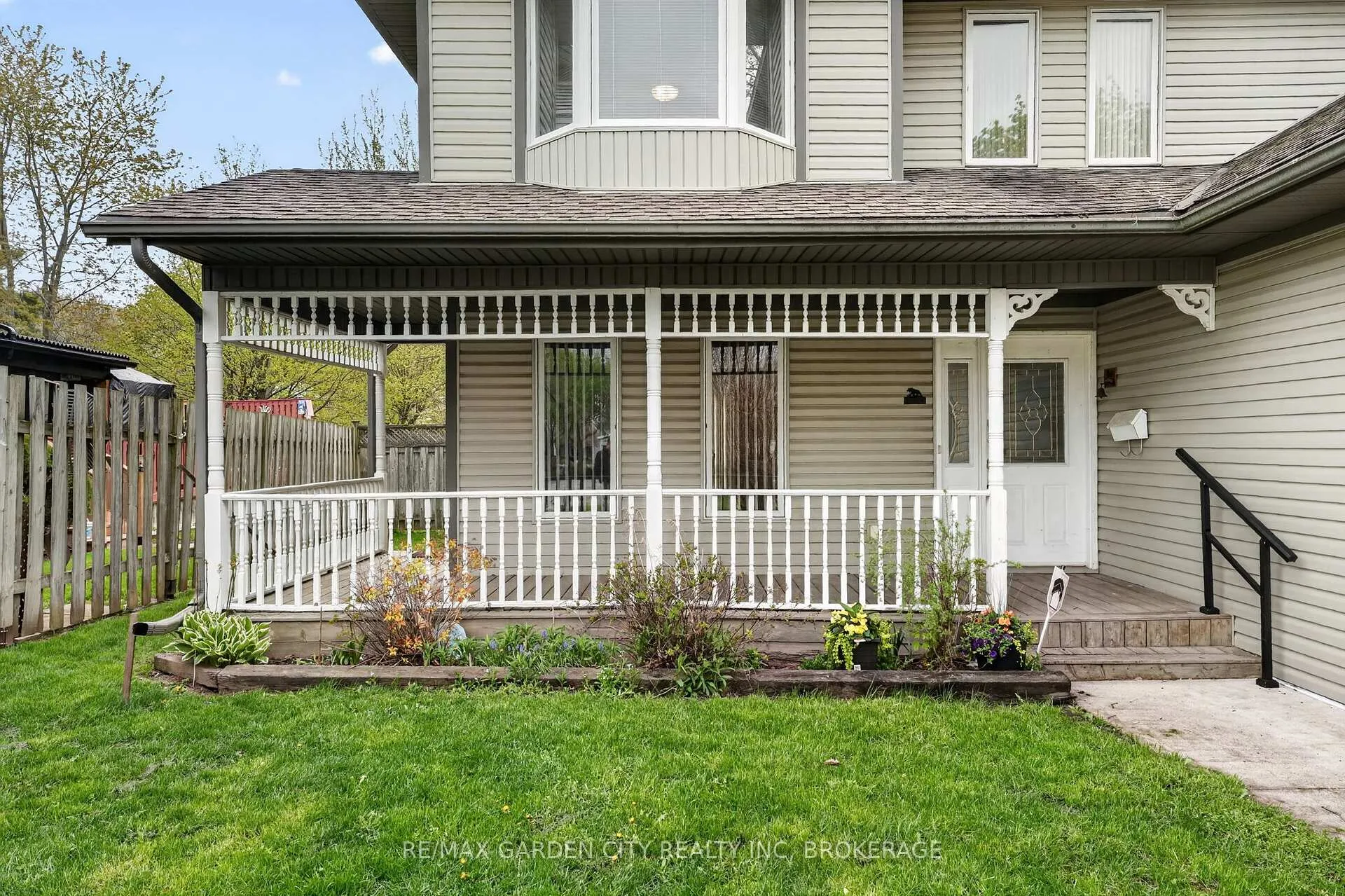 Photo 3 of 8 Christina Court, Welland, N. Welland — HOMEH