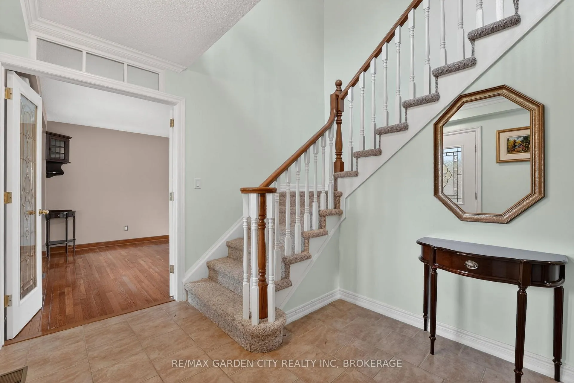 Photo 6 of 8 Christina Court, Welland, N. Welland — HOMEH