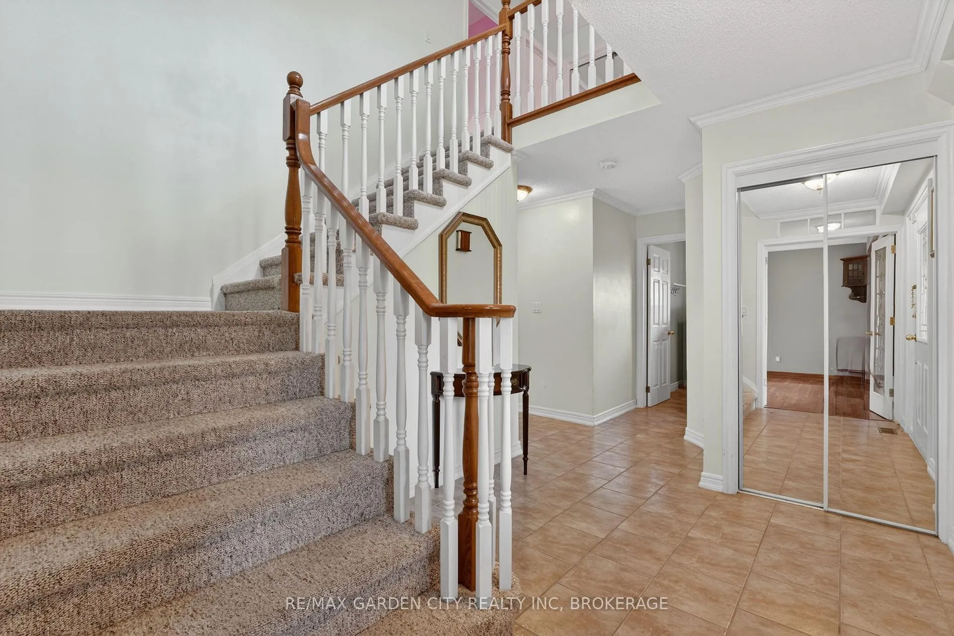 Photo 7 of 8 Christina Court, Welland, N. Welland — HOMEH