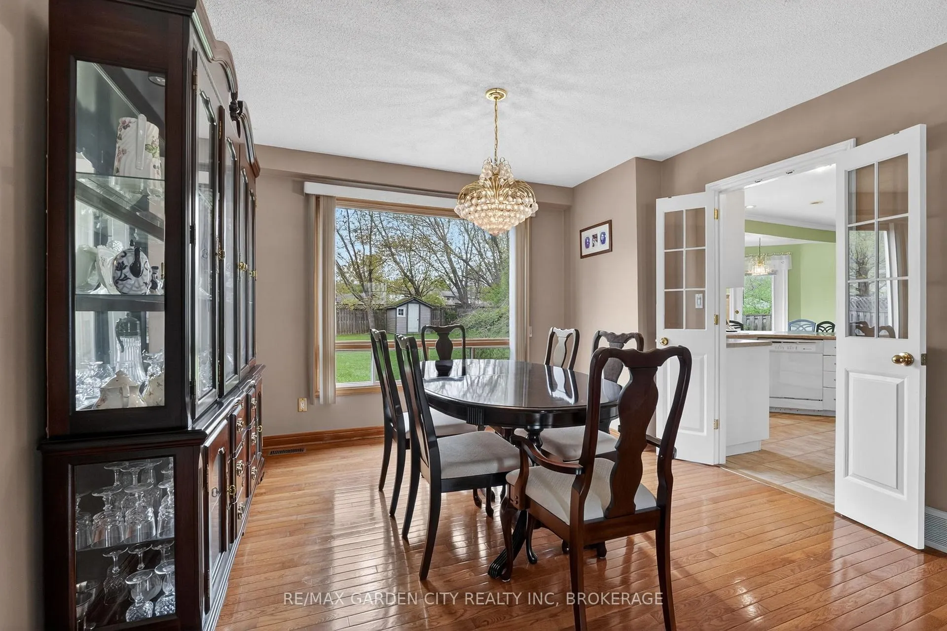 Photo 10 of 8 Christina Court, Welland, N. Welland — HOMEH