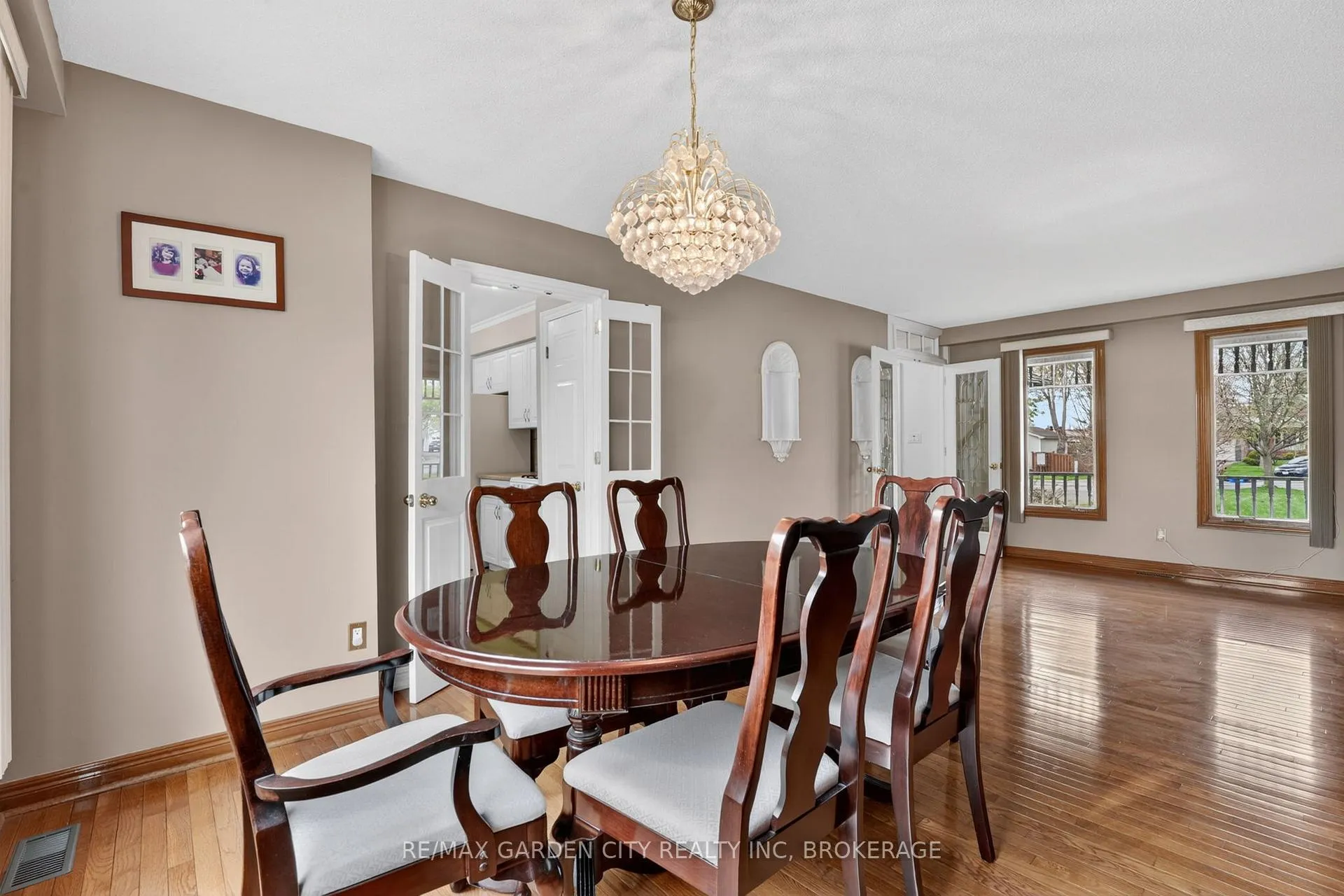 Photo 11 of 8 Christina Court, Welland, N. Welland — HOMEH