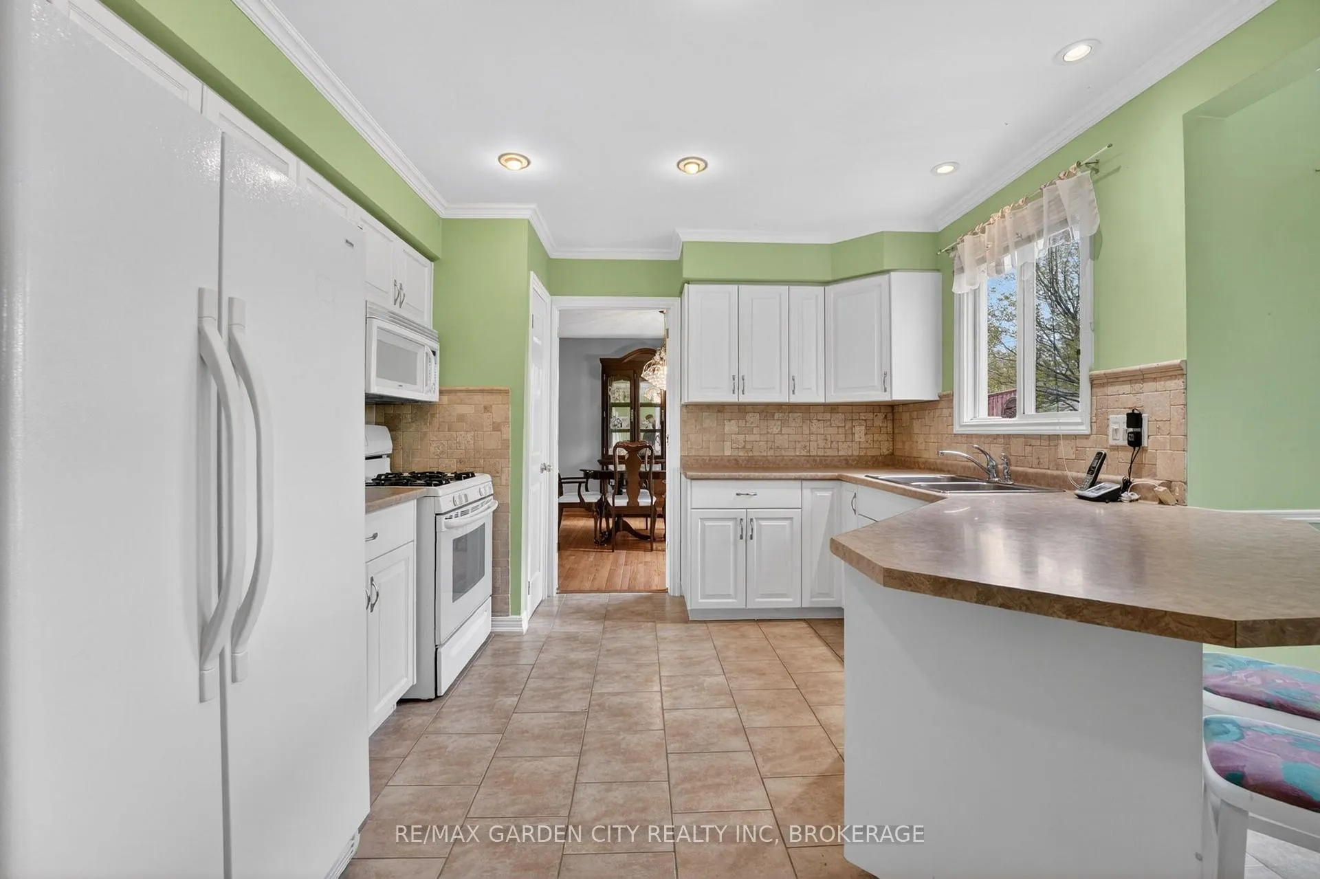 Photo 12 of 8 Christina Court, Welland, N. Welland — HOMEH