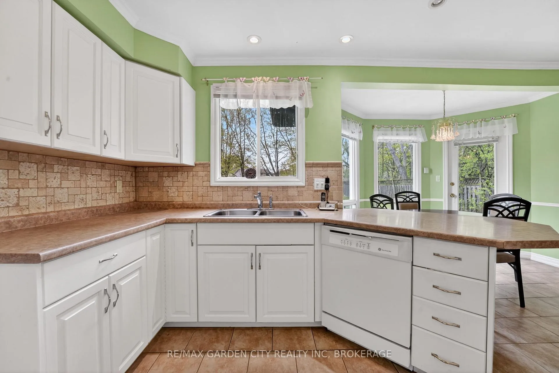 Photo 13 of 8 Christina Court, Welland, N. Welland — HOMEH