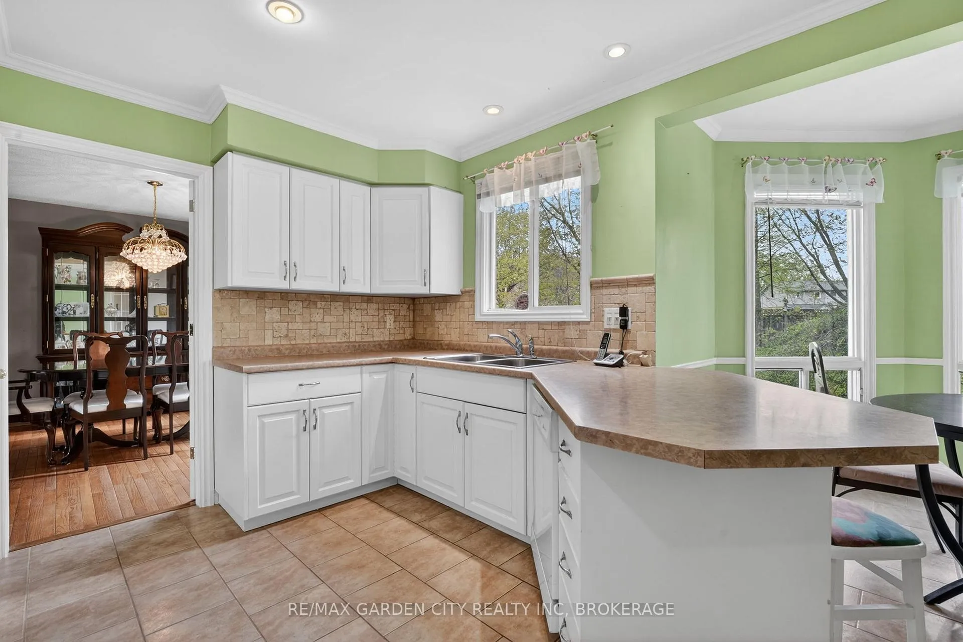 Photo 14 of 8 Christina Court, Welland, N. Welland — HOMEH