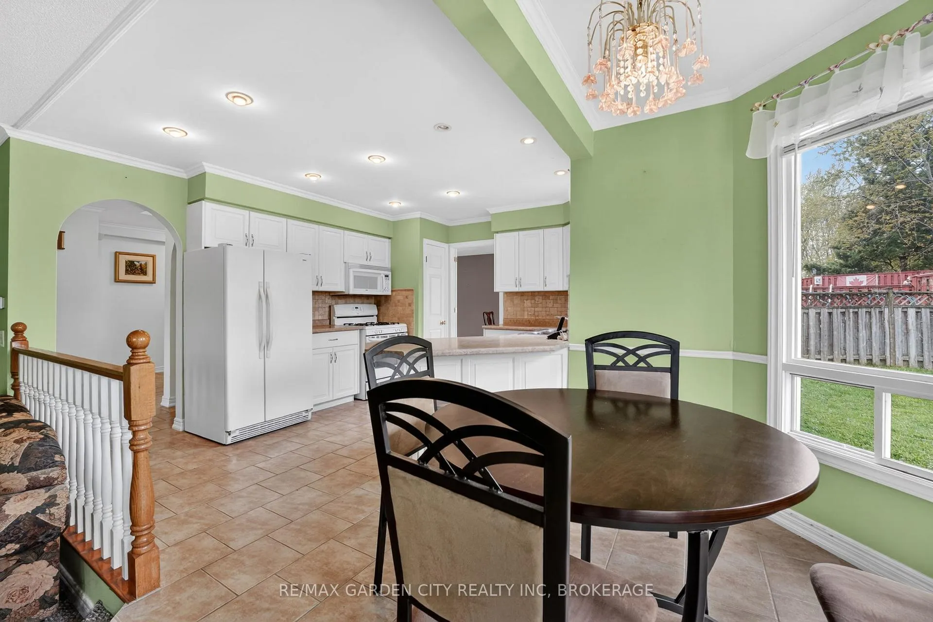 Photo 16 of 8 Christina Court, Welland, N. Welland — HOMEH