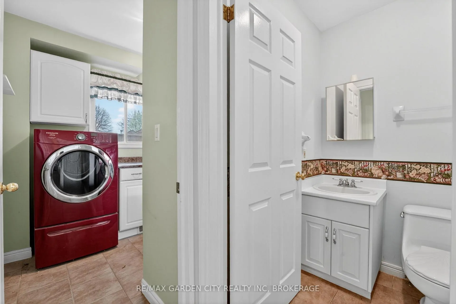 Photo 20 of 8 Christina Court, Welland, N. Welland — HOMEH