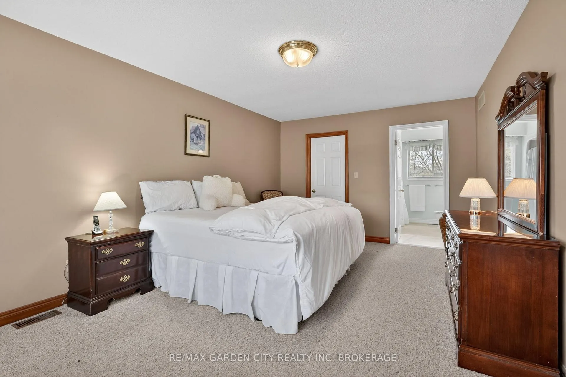Photo 25 of 8 Christina Court, Welland, N. Welland — HOMEH
