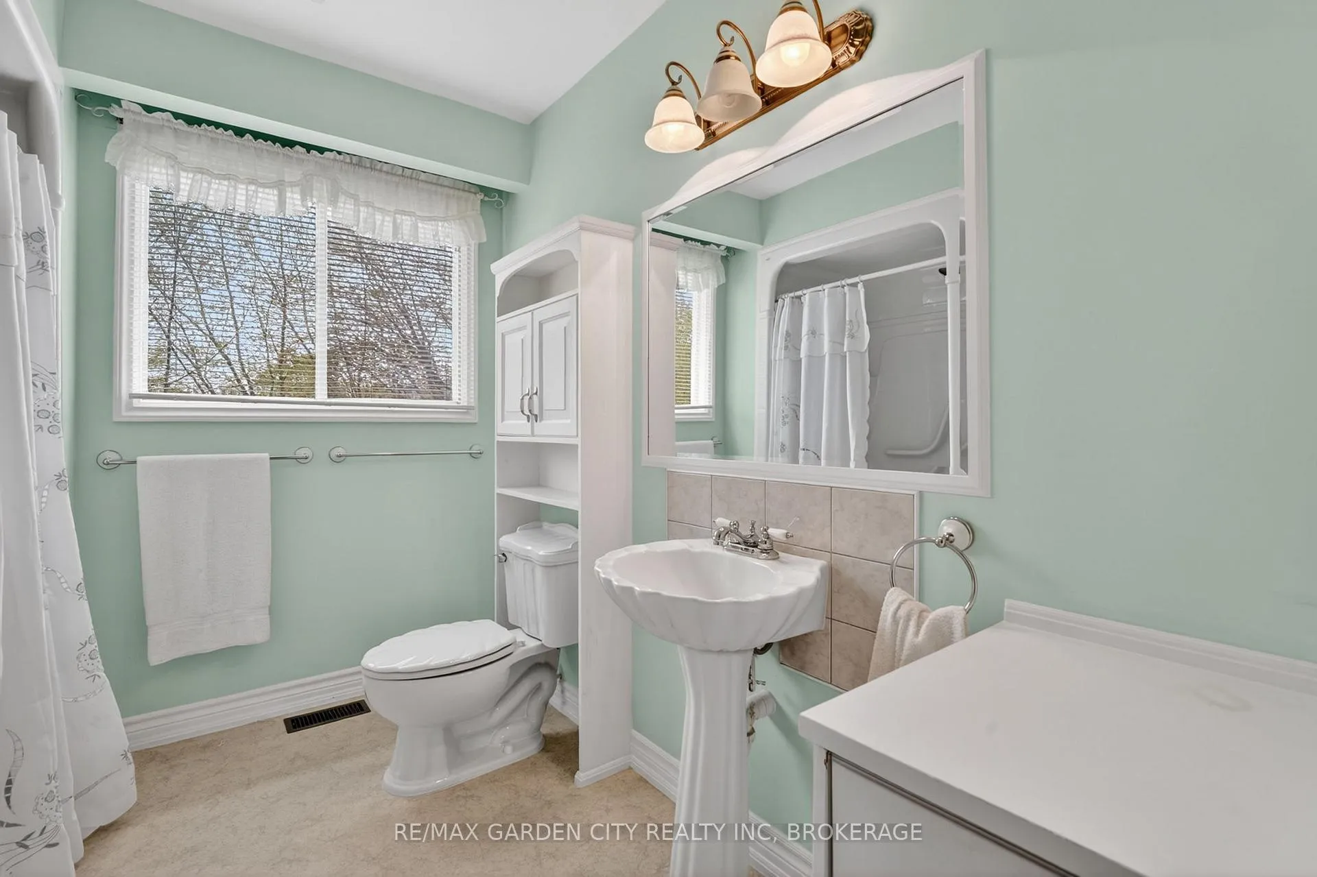 Photo 28 of 8 Christina Court, Welland, N. Welland — HOMEH