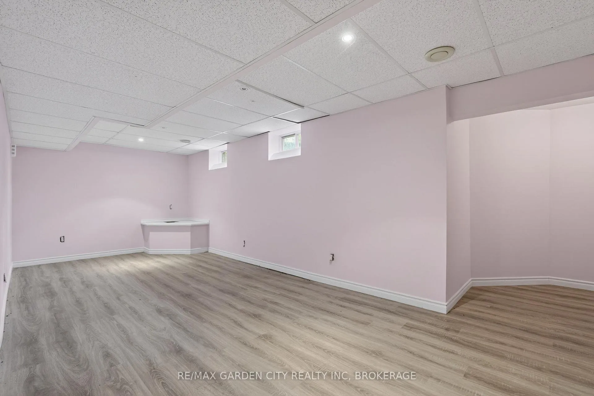 Photo 36 of 8 Christina Court, Welland, N. Welland — HOMEH