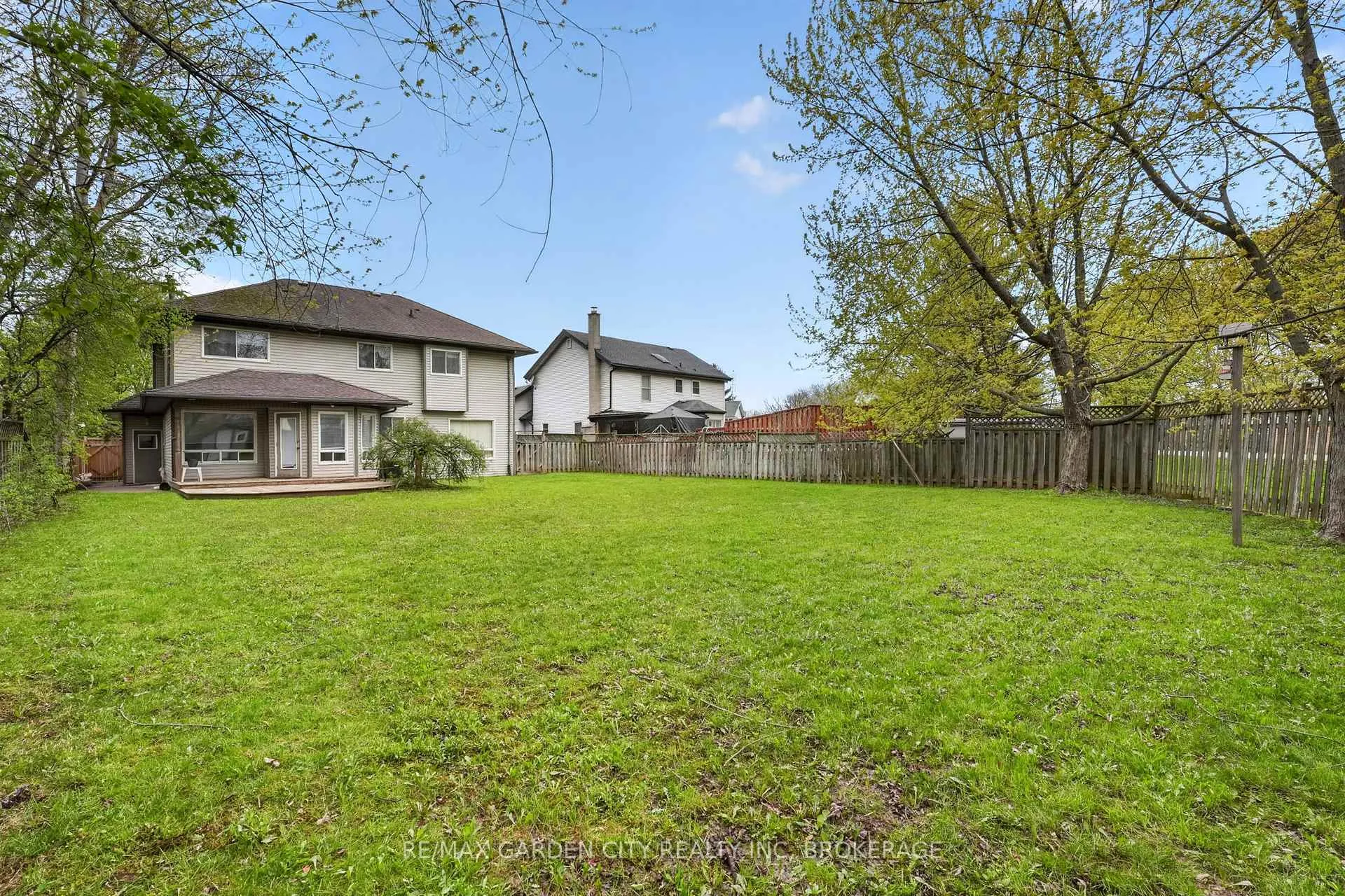 Photo 40 of 8 Christina Court, Welland, N. Welland — HOMEH