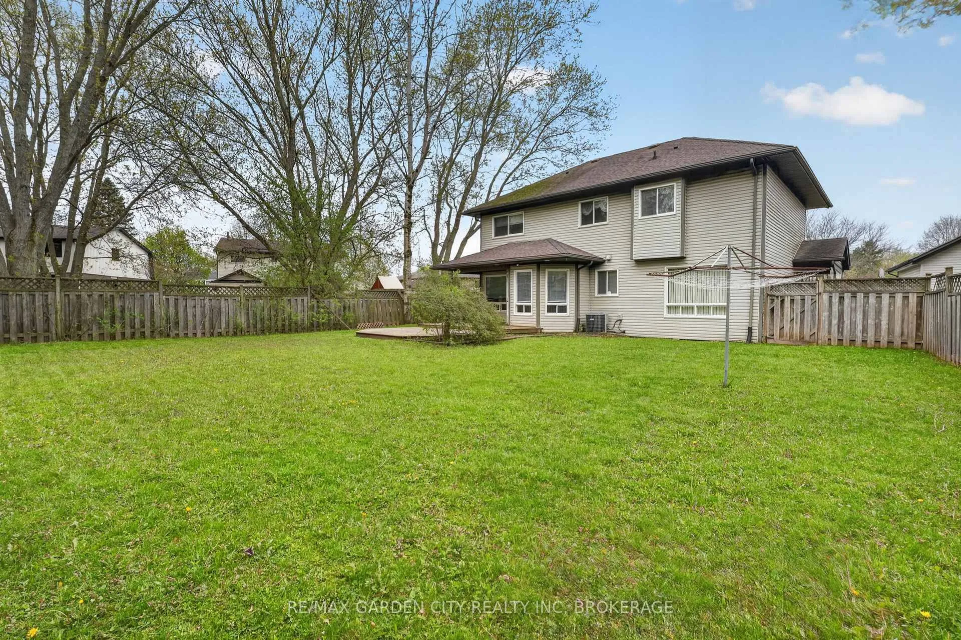 Photo 41 of 8 Christina Court, Welland, N. Welland — HOMEH