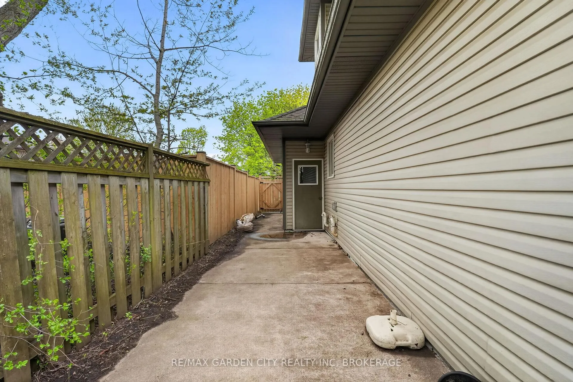 Photo 44 of 8 Christina Court, Welland, N. Welland — HOMEH