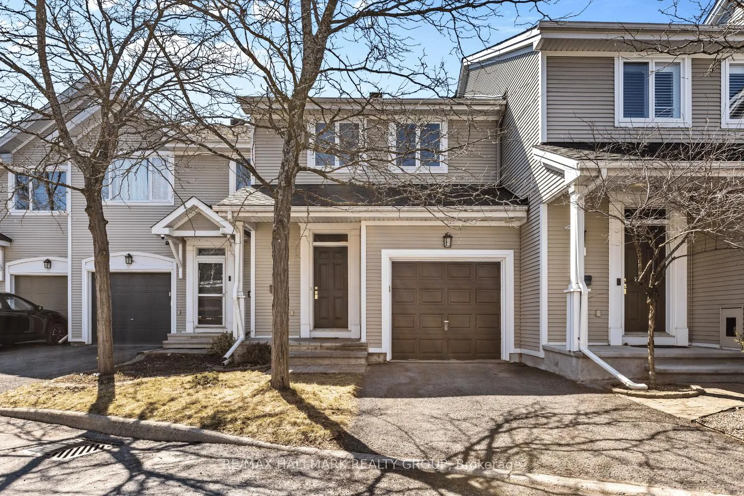 Photo 1 of 16 Maxton Private, Ottawa, Beacon Hill South — HOMEH