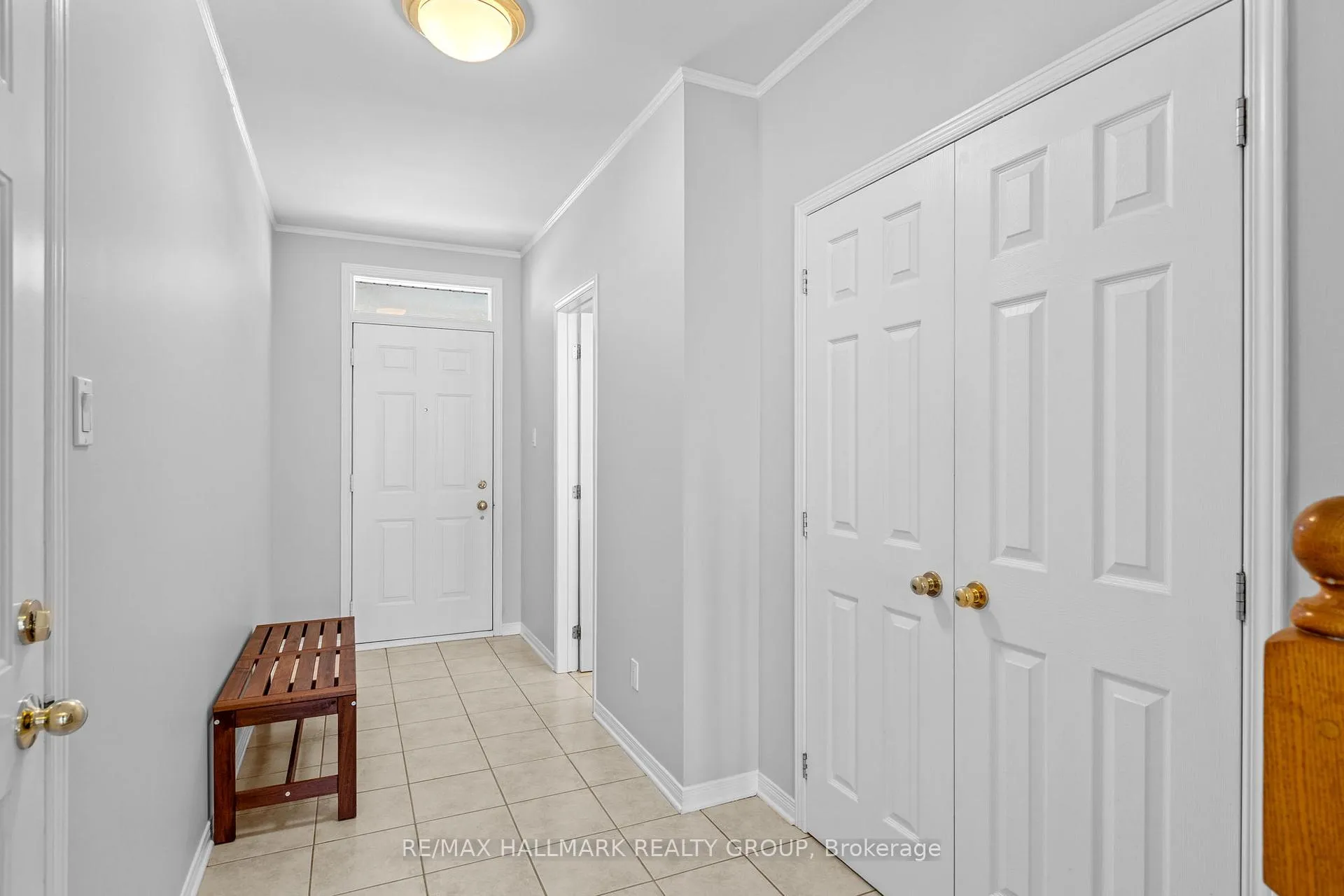 Photo 2 of 16 Maxton Private, Ottawa, Beacon Hill South — HOMEH