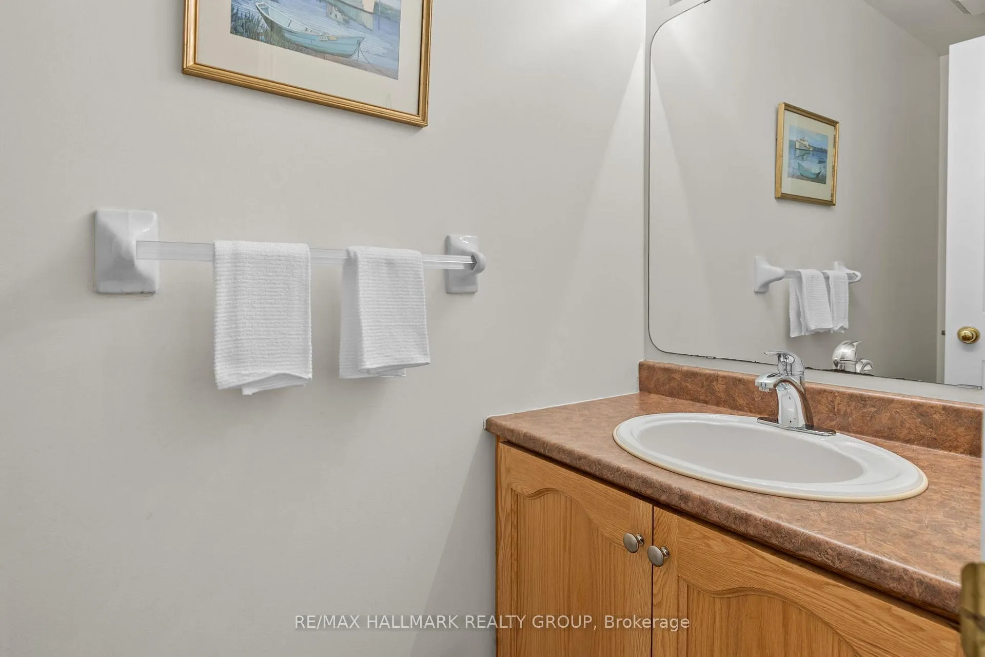 Photo 3 of 16 Maxton Private, Ottawa, Beacon Hill South — HOMEH