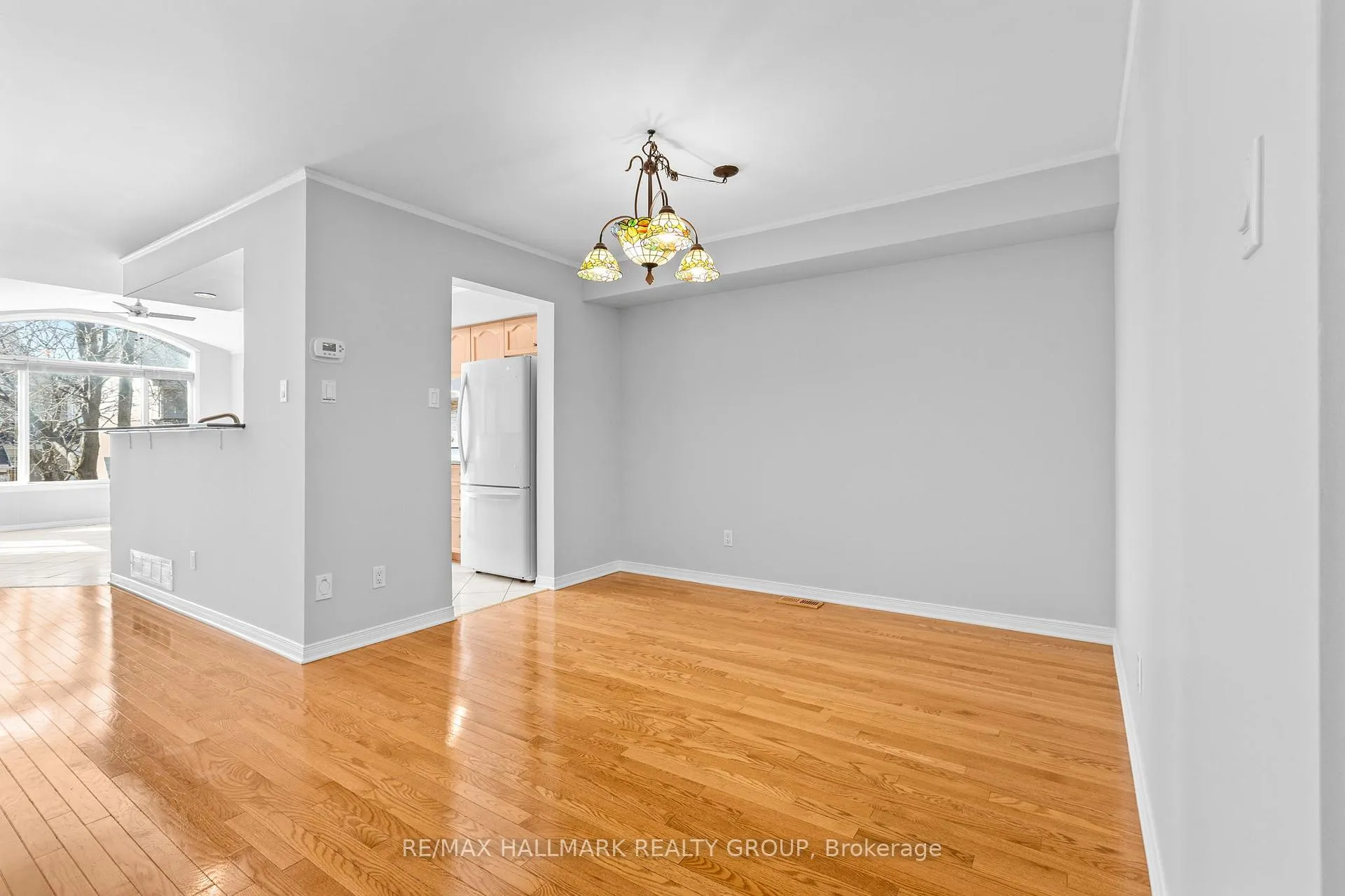 Photo 6 of 16 Maxton Private, Ottawa, Beacon Hill South — HOMEH