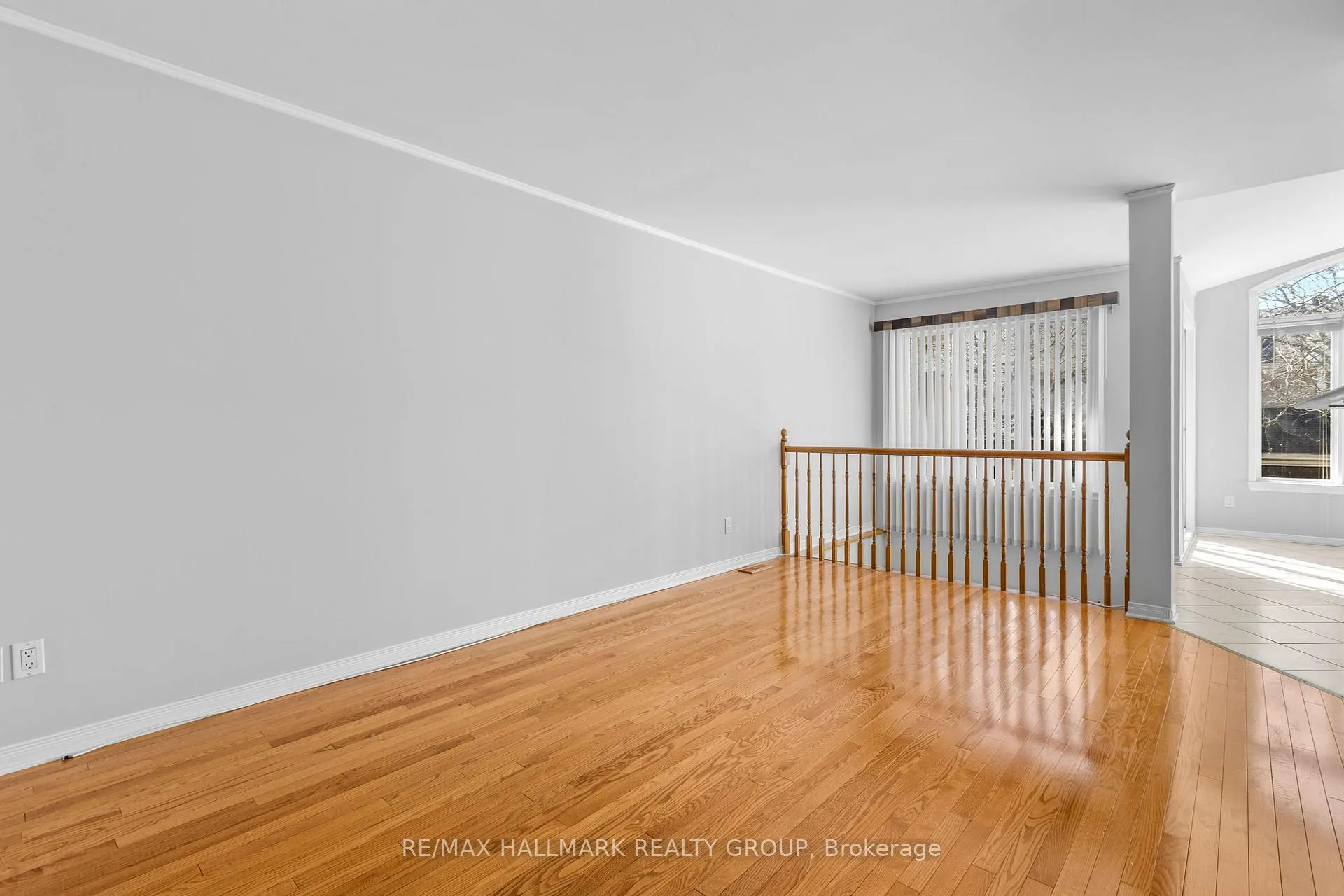 Photo 8 of 16 Maxton Private, Ottawa, Beacon Hill South — HOMEH