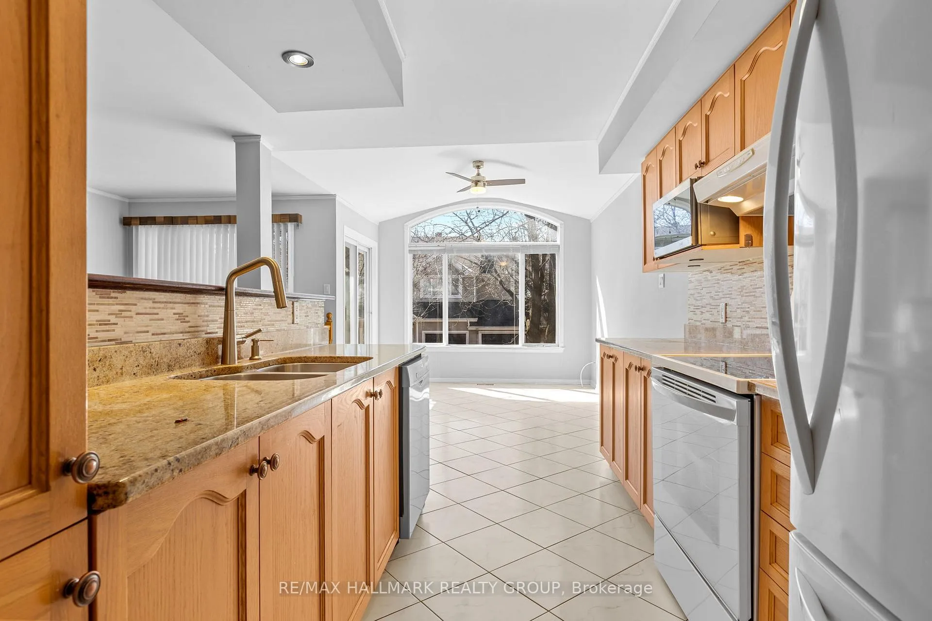 Photo 11 of 16 Maxton Private, Ottawa, Beacon Hill South — HOMEH