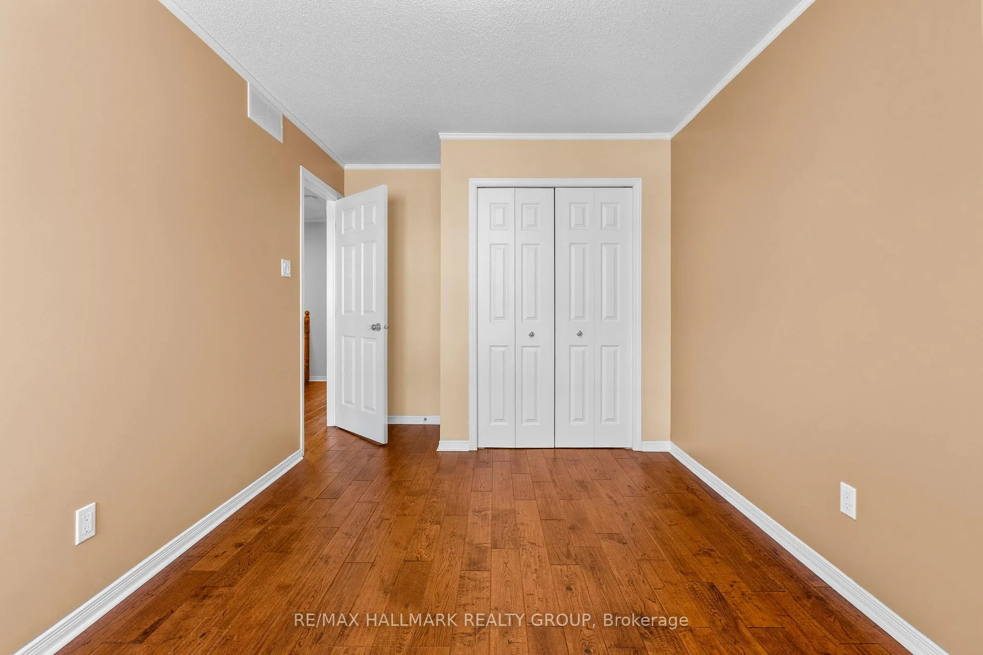 Photo 28 of 16 Maxton Private, Ottawa, Beacon Hill South — HOMEH