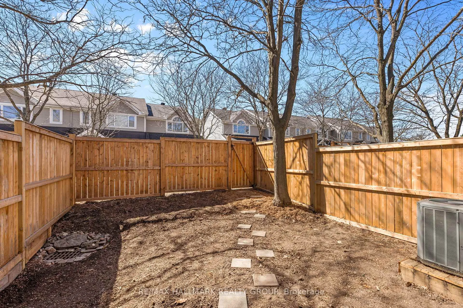 Photo 37 of 16 Maxton Private, Ottawa, Beacon Hill South — HOMEH