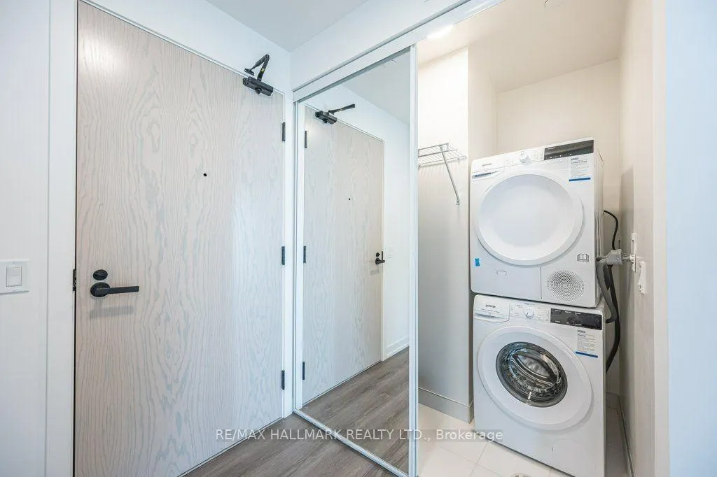 Photo 3 of Unit 2710, 28 Interchange Way, Vaughan, Vaughan Corporate Centre — HOMEH