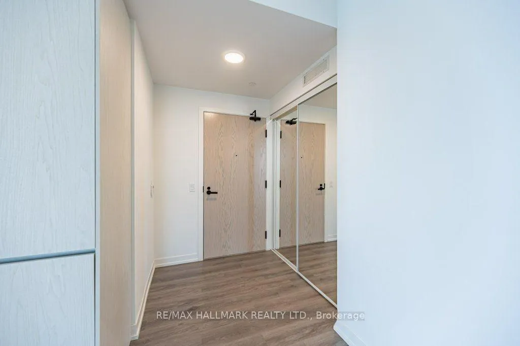 Photo 4 of Unit 2710, 28 Interchange Way, Vaughan, Vaughan Corporate Centre — HOMEH