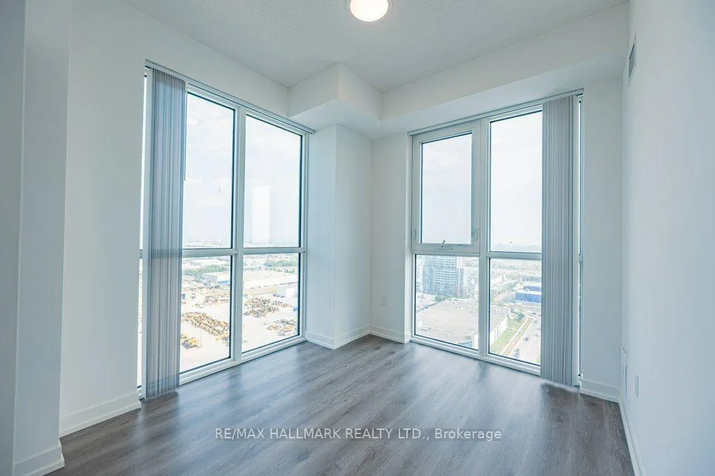 Photo 11 of Unit 2710, 28 Interchange Way, Vaughan, Vaughan Corporate Centre — HOMEH