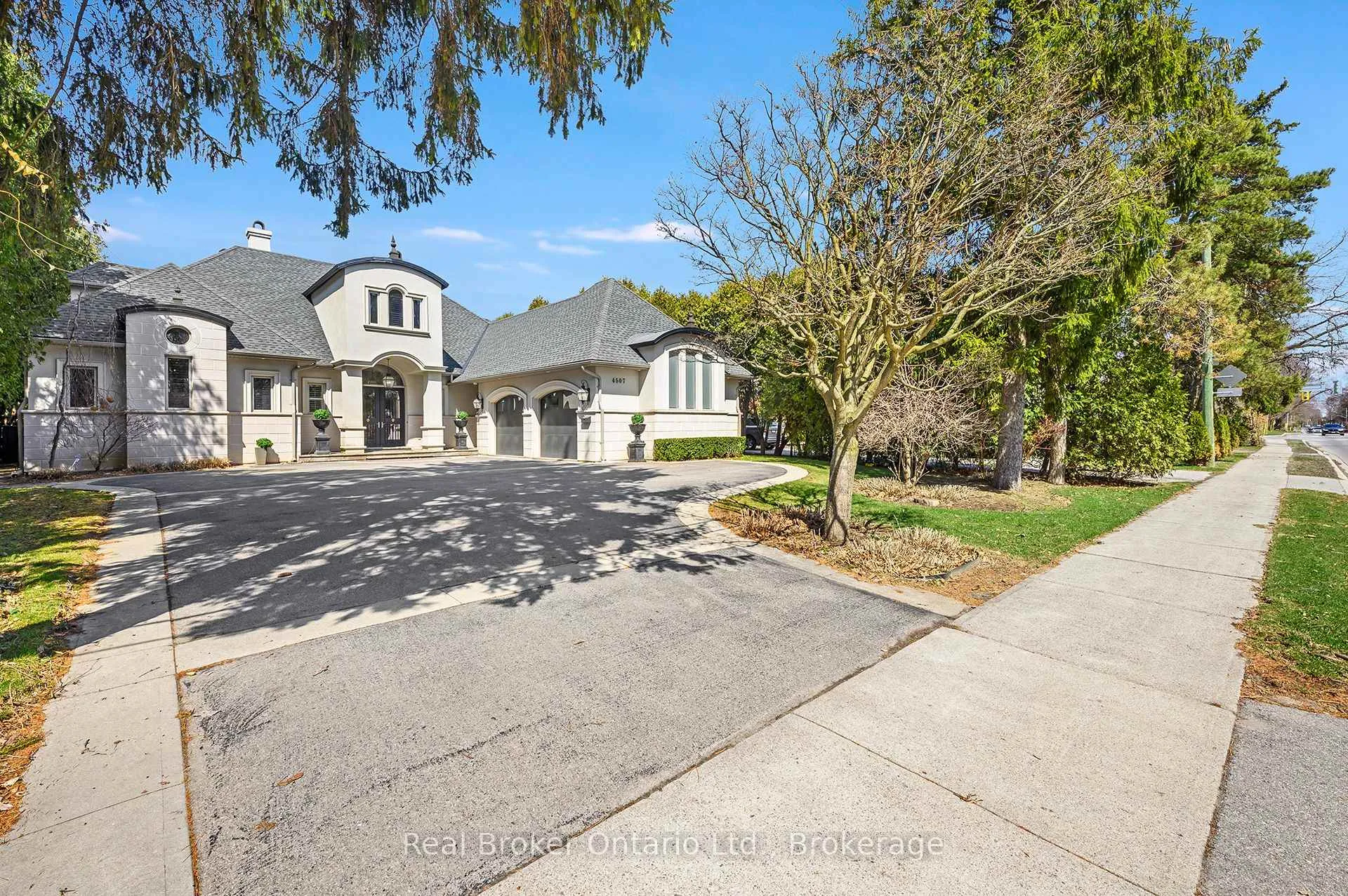 Photo 3 of 4507 Lakeshore Road, Burlington, Shoreacres — HOMEH