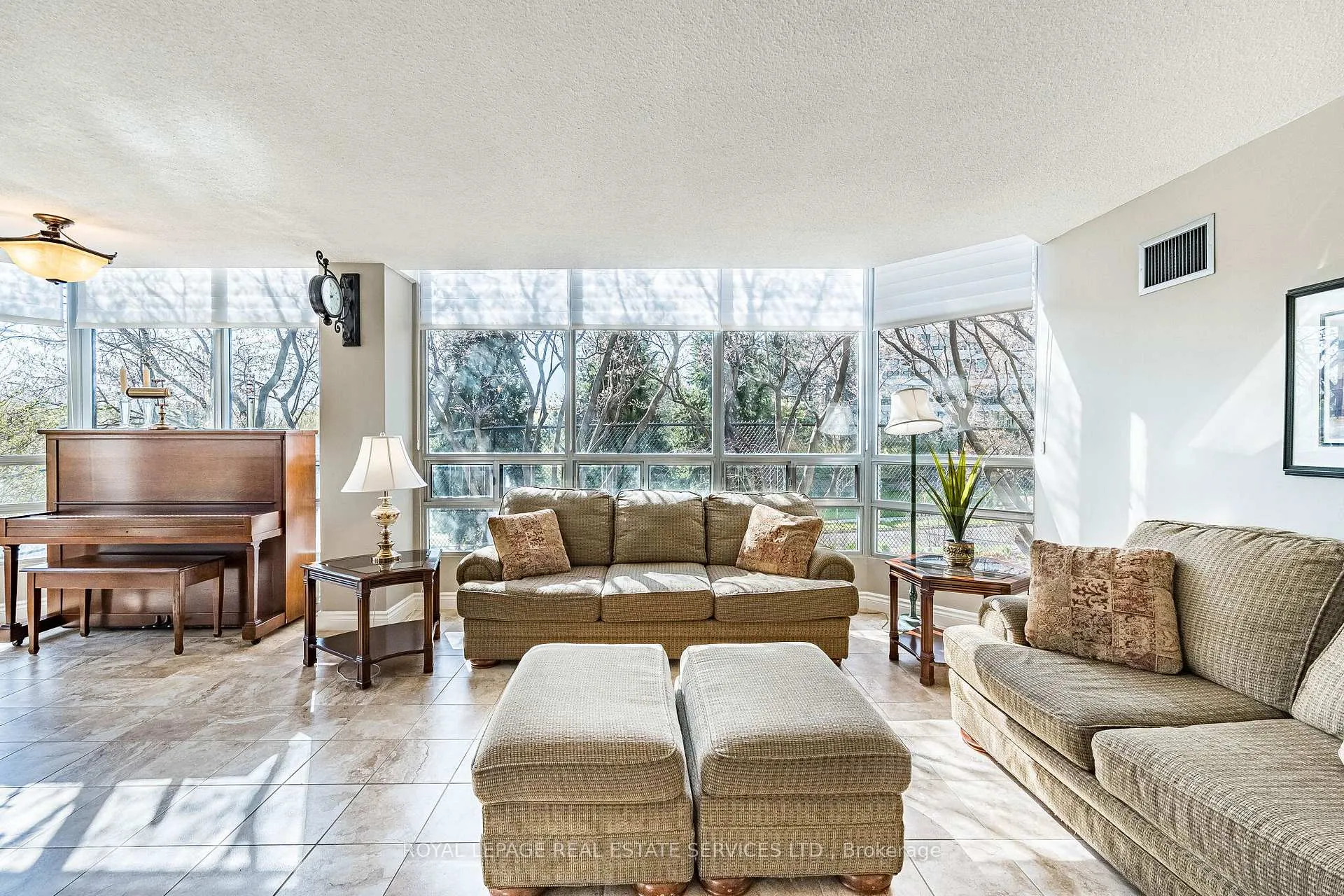 Photo 3 of Unit 102, 310 Mill Street S, Brampton, Brampton South — HOMEH