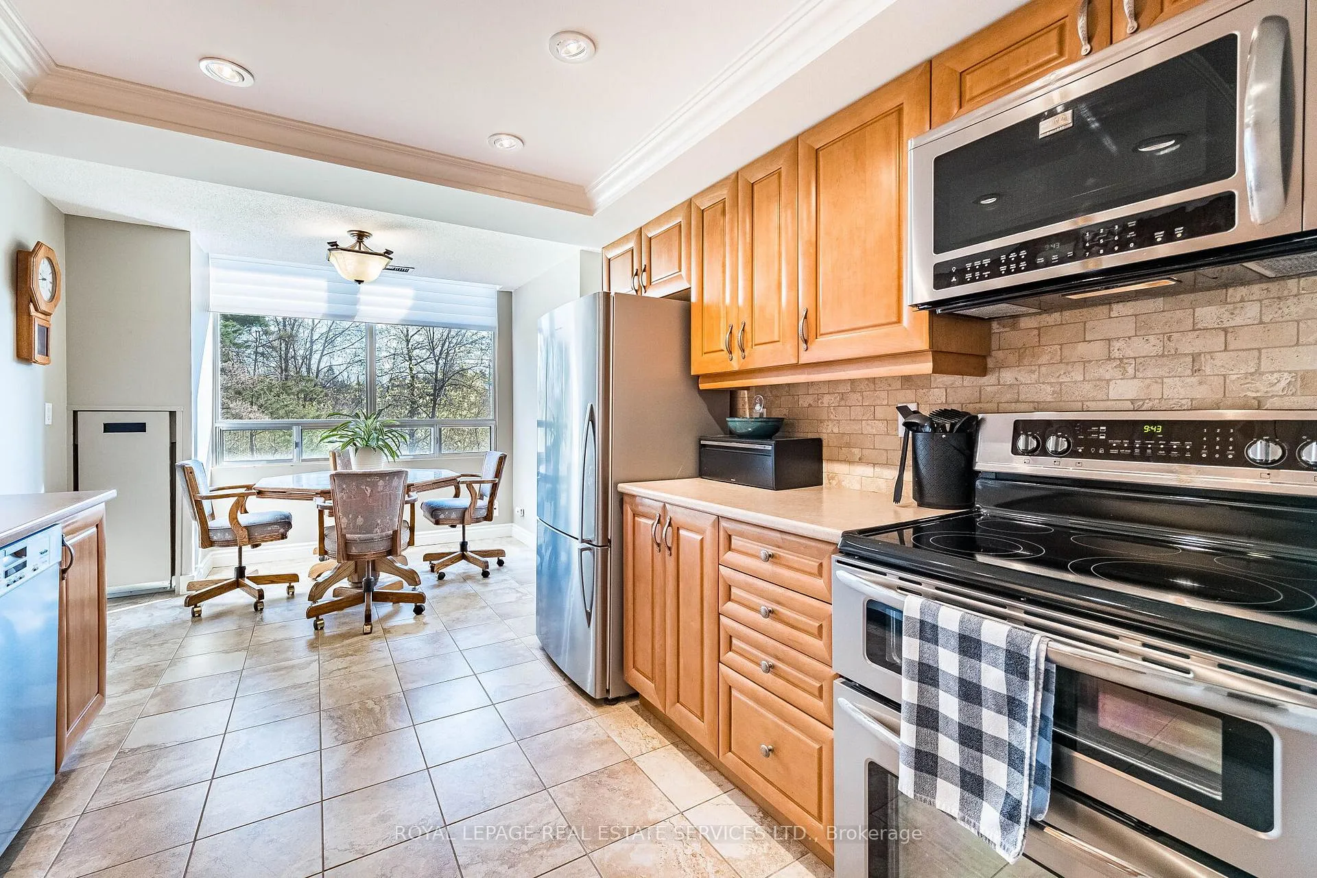 Photo 9 of Unit 102, 310 Mill Street S, Brampton, Brampton South — HOMEH