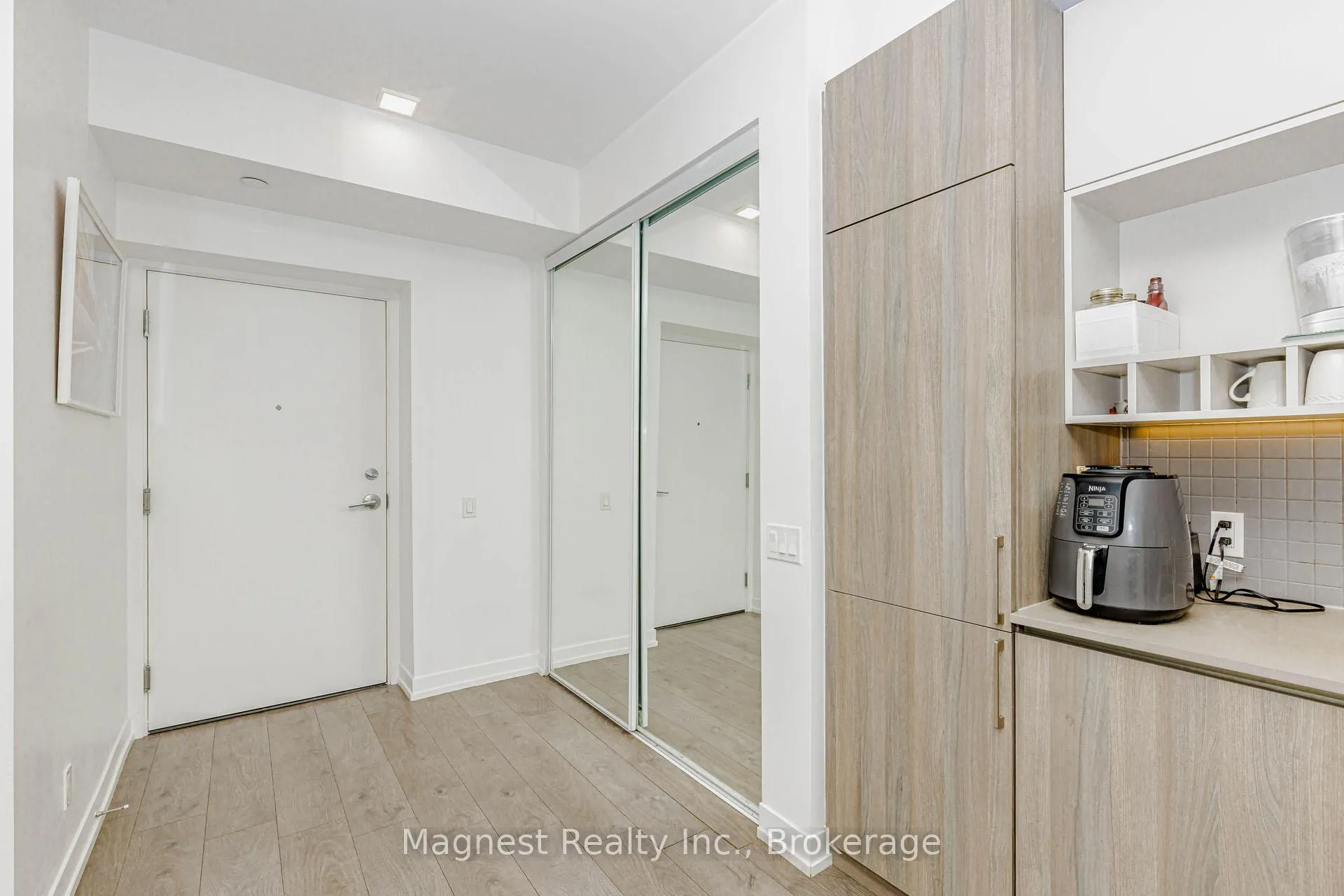 Photo 11 of Unit 2301, 950 Portage Parkway, Vaughan, Vaughan Corporate Centre — HOMEH