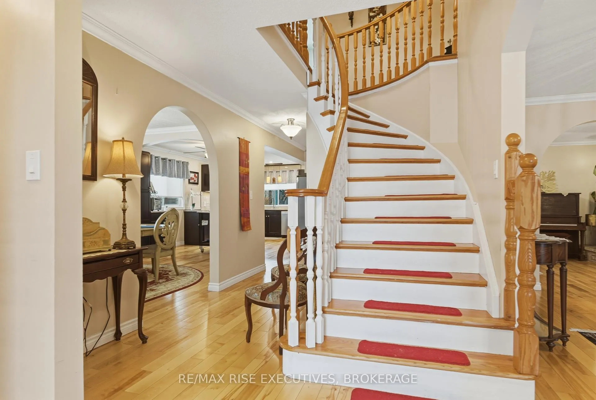 Photo 5 of 526 Canterbury Crescent, Kingston, City Southwest — HOMEH