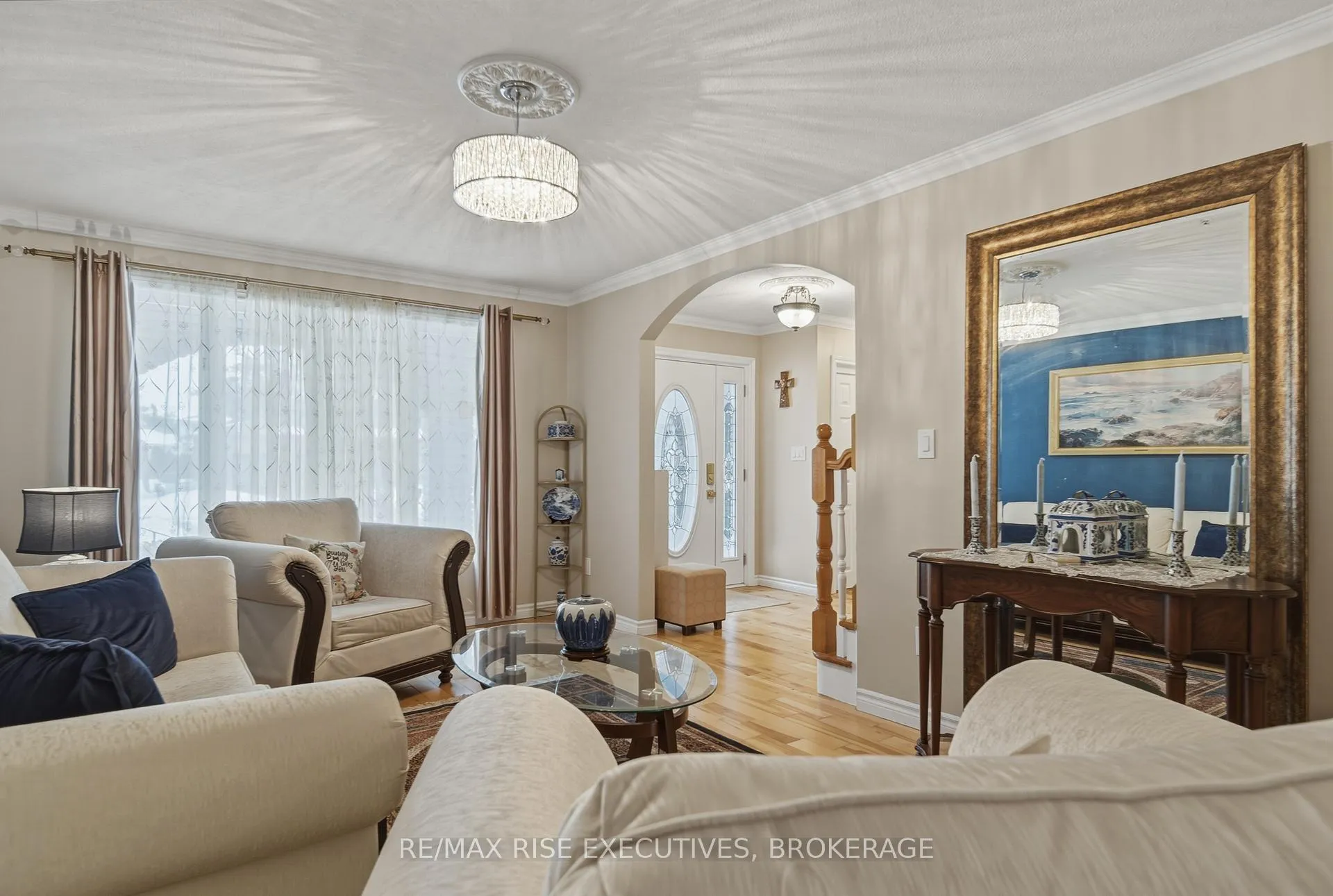 Photo 7 of 526 Canterbury Crescent, Kingston, City Southwest — HOMEH