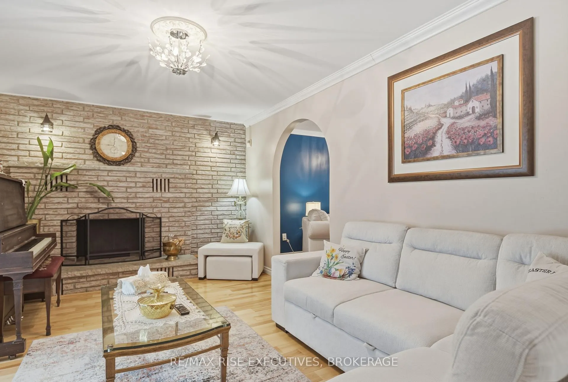 Photo 9 of 526 Canterbury Crescent, Kingston, City Southwest — HOMEH