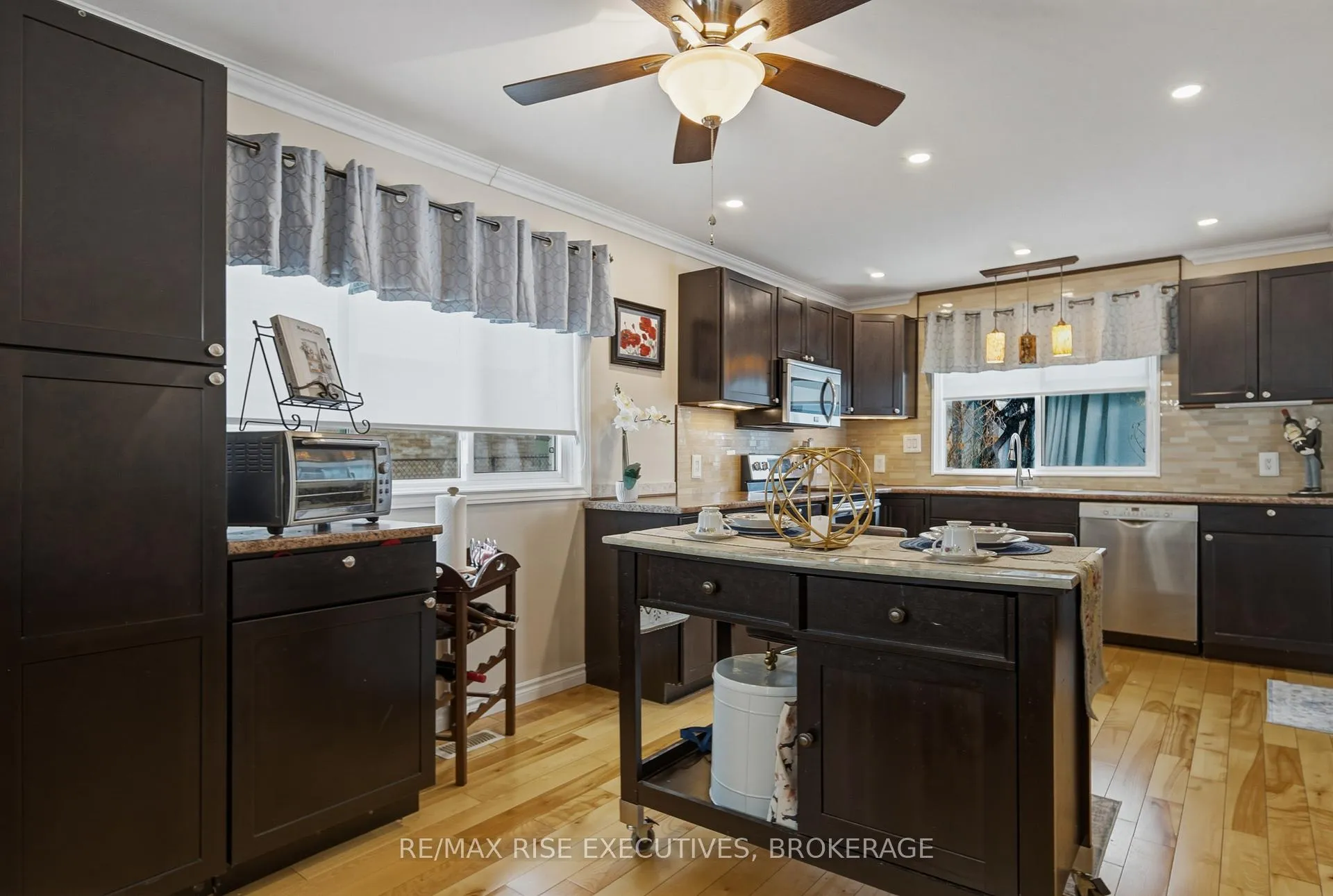 Photo 12 of 526 Canterbury Crescent, Kingston, City Southwest — HOMEH