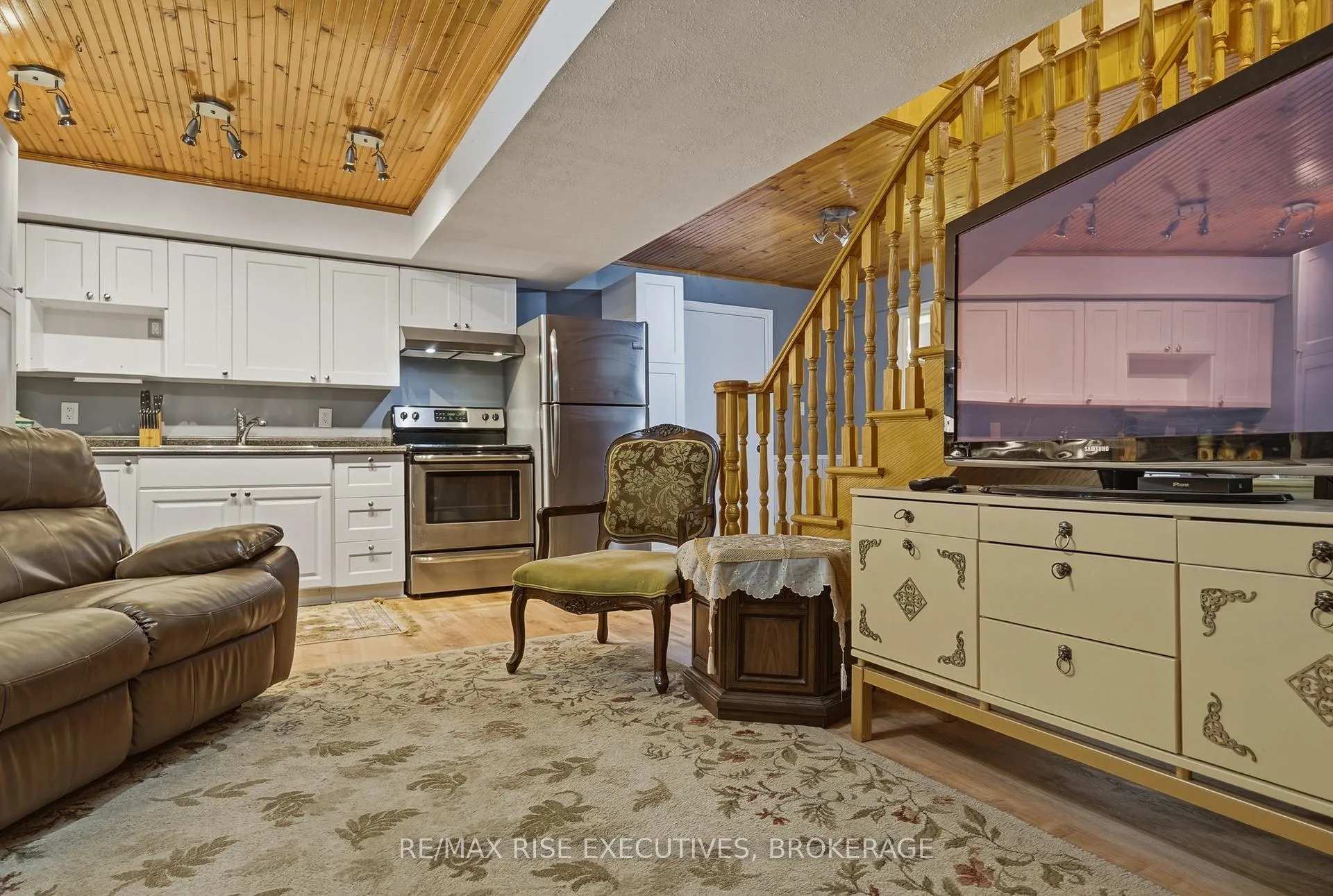 Photo 33 of 526 Canterbury Crescent, Kingston, City Southwest — HOMEH