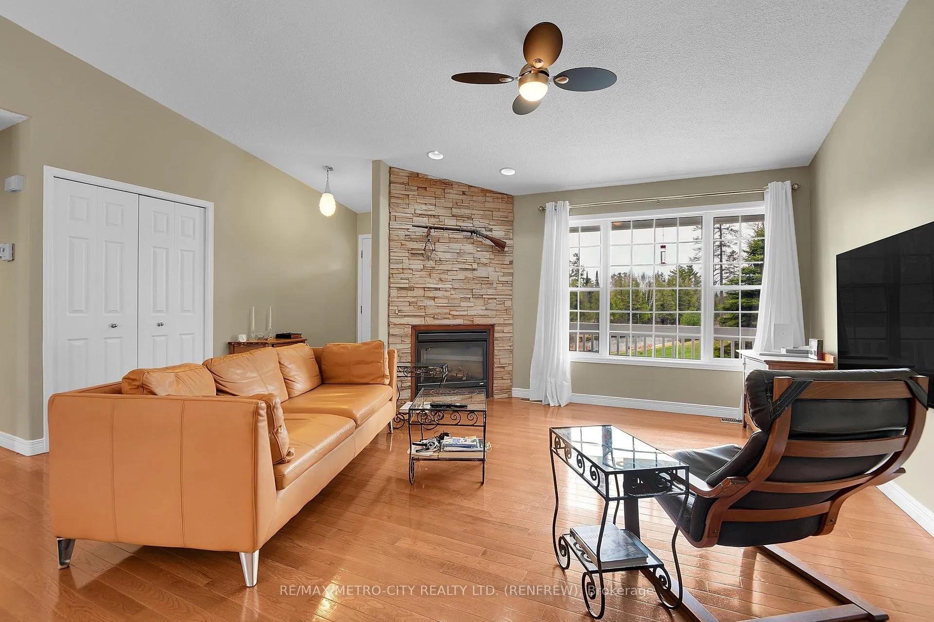 Photo 9 of 1003 Grant Road, Greater Madawaska — HOMEH