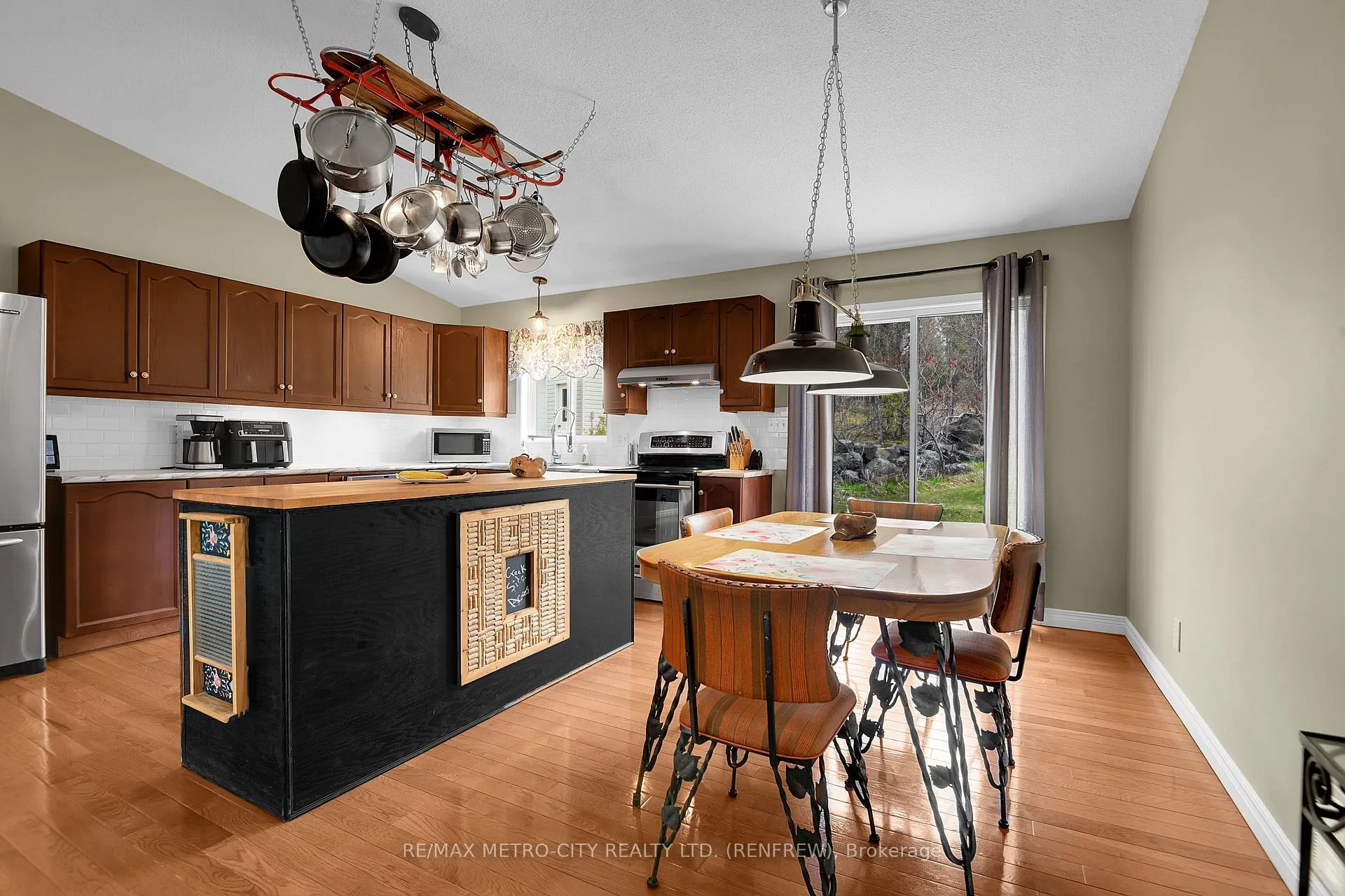 Photo 12 of 1003 Grant Road, Greater Madawaska — HOMEH