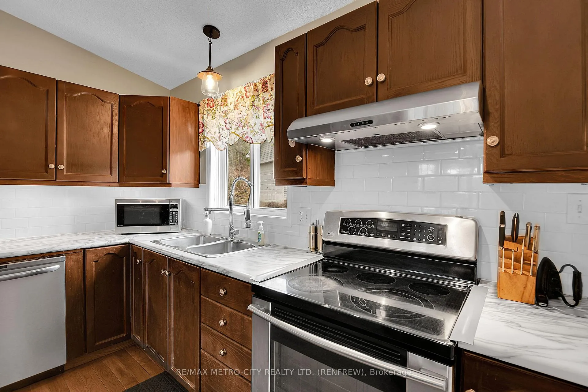 Photo 18 of 1003 Grant Road, Greater Madawaska — HOMEH