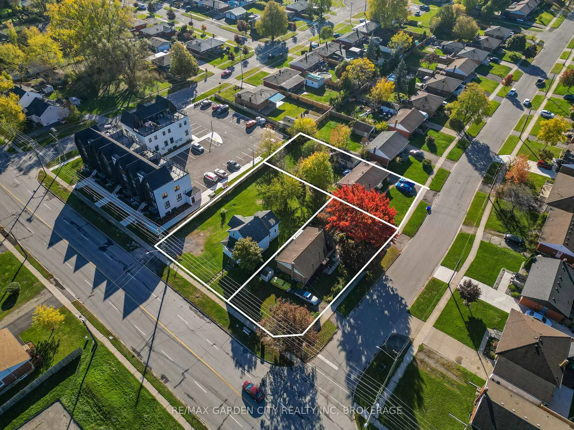 Photo 2 of 6560 Mcleod Road, Niagara Falls, Oldfield — HOMEH
