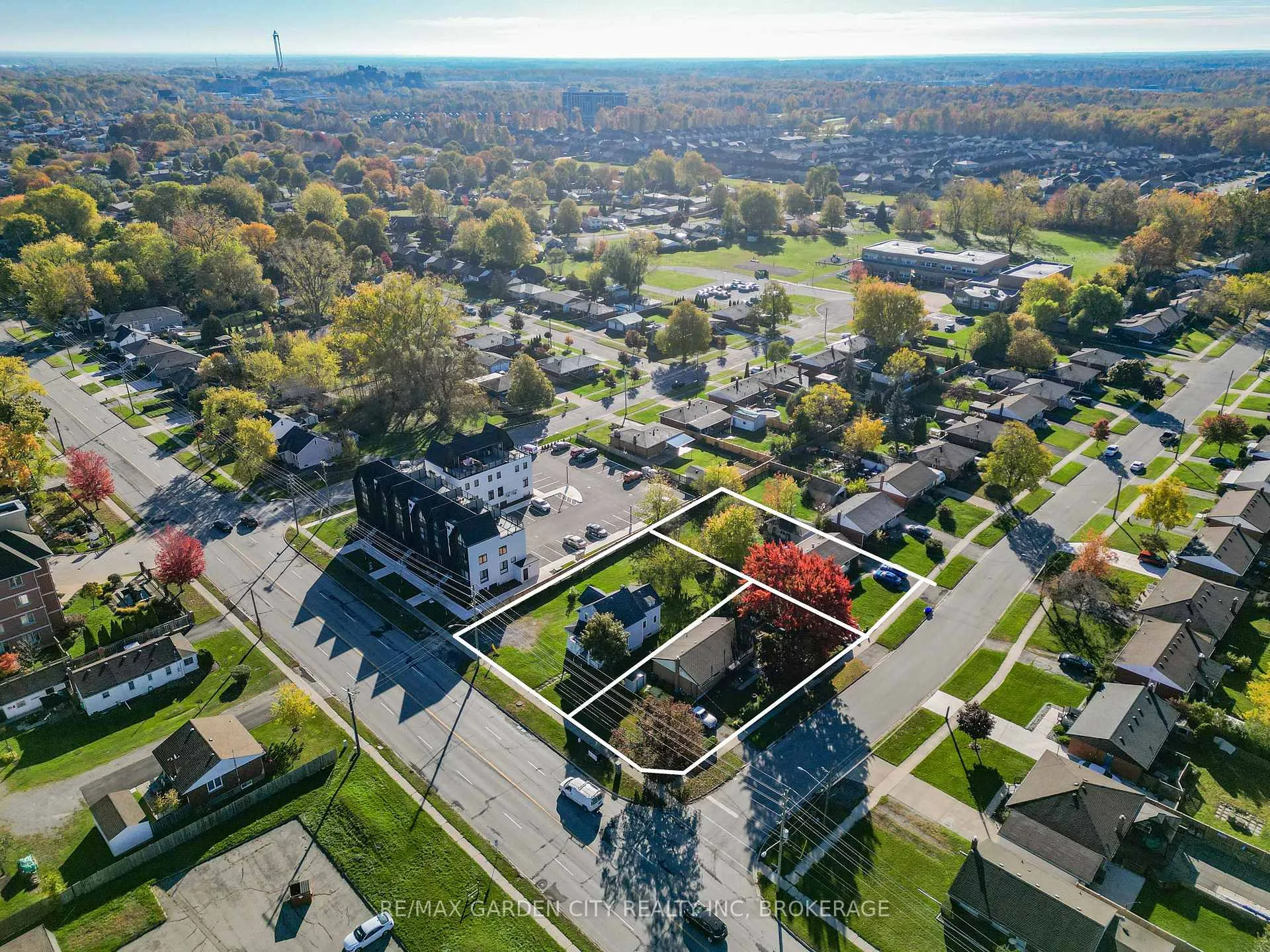 Photo 6 of 6560 Mcleod Road, Niagara Falls, Oldfield — HOMEH