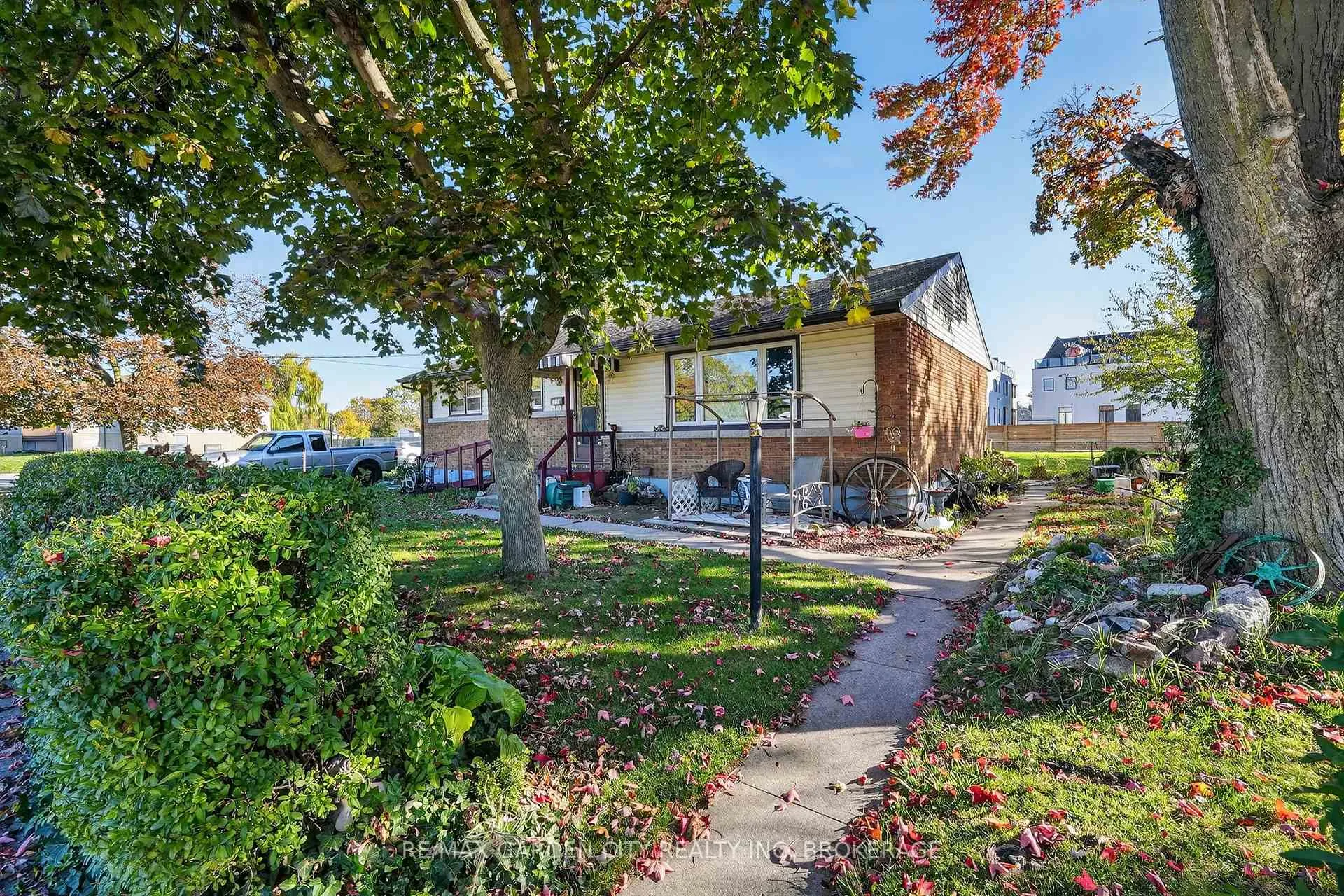 Photo 10 of 6560 Mcleod Road, Niagara Falls, Oldfield — HOMEH