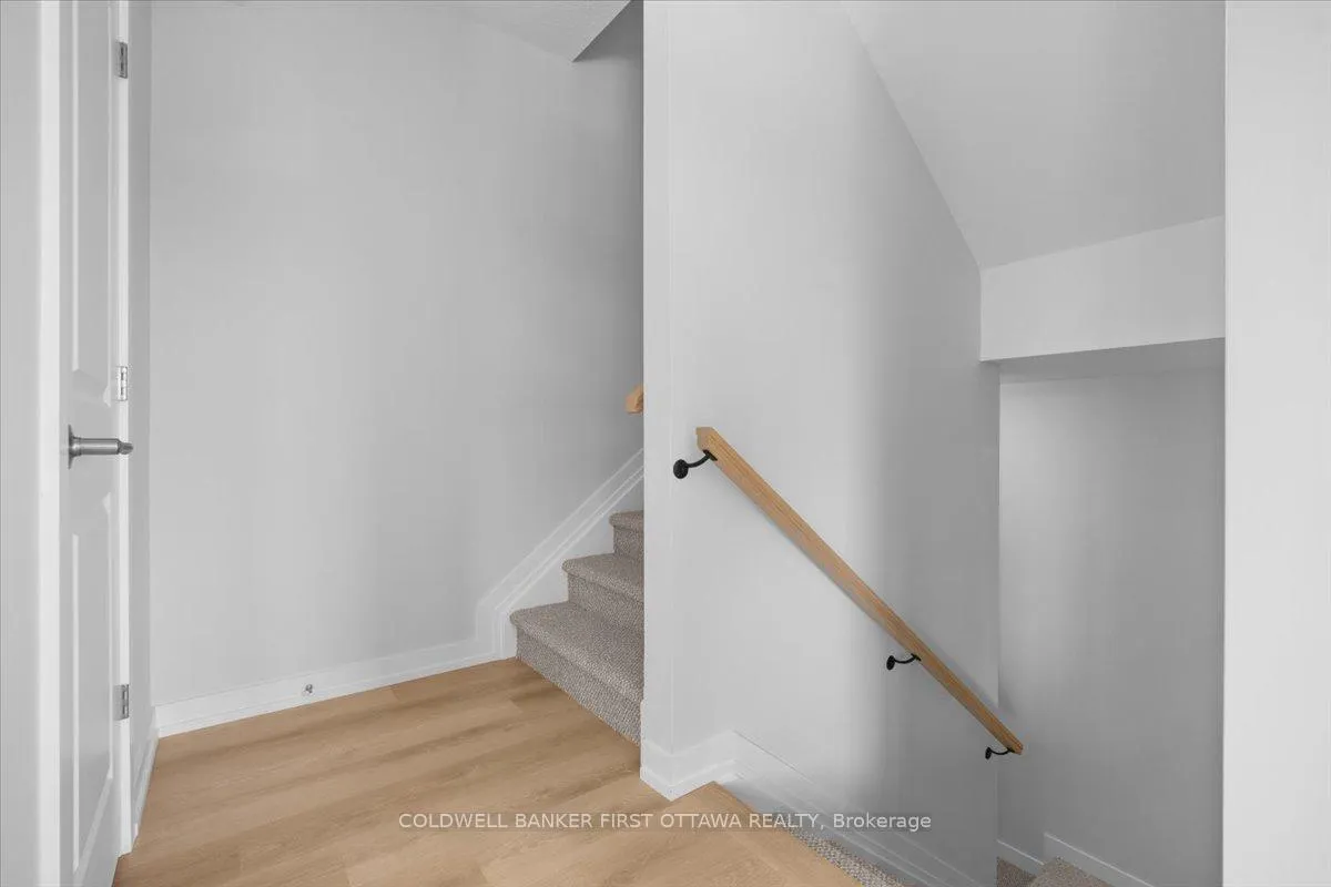 Photo 5 of 516 Celestine Private, Ottawa, Barrhaven - Heritage Park — HOMEH