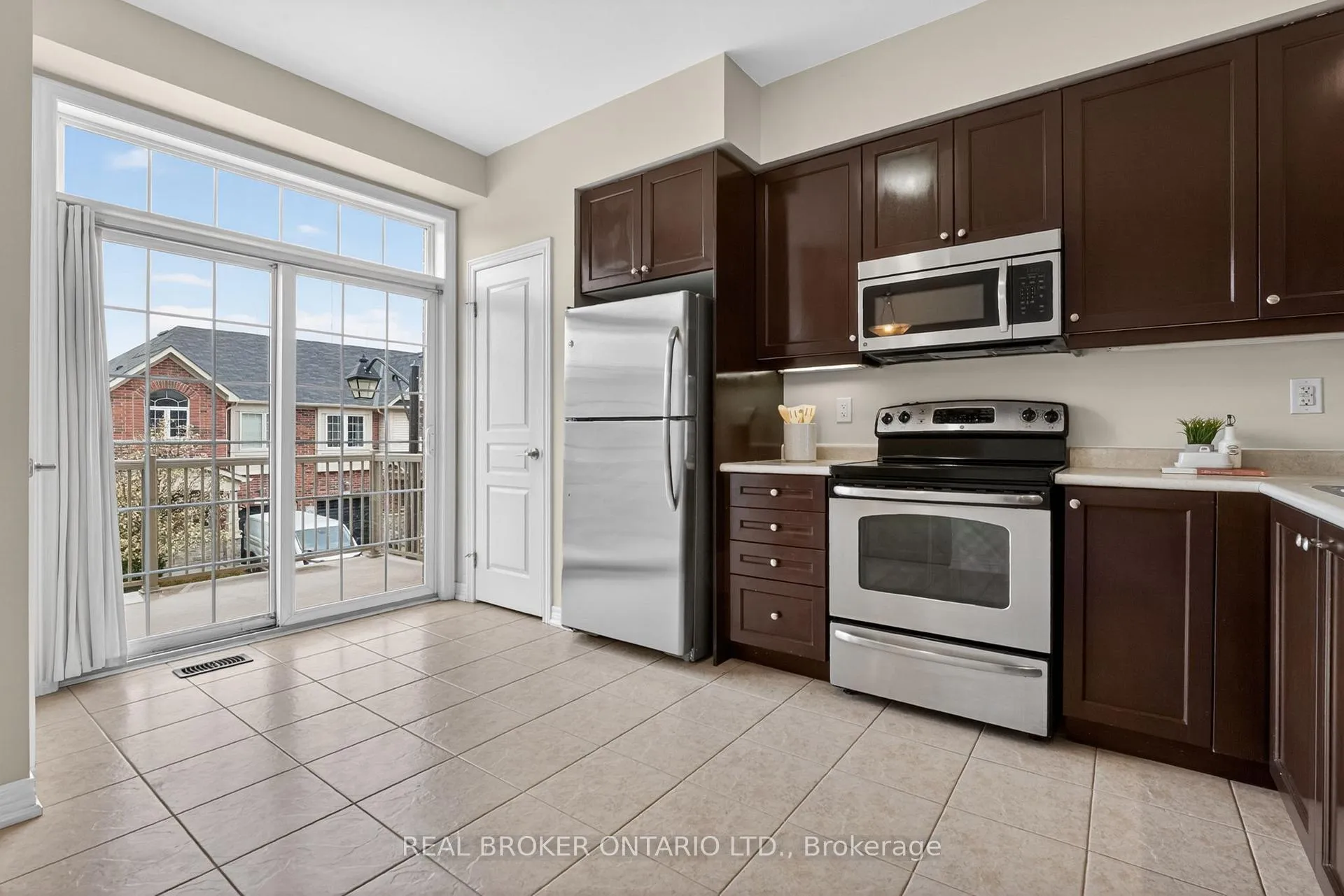 Photo 5 of Unit 13, 541 Winston Road, Grimsby, Grimsby Beach — HOMEH