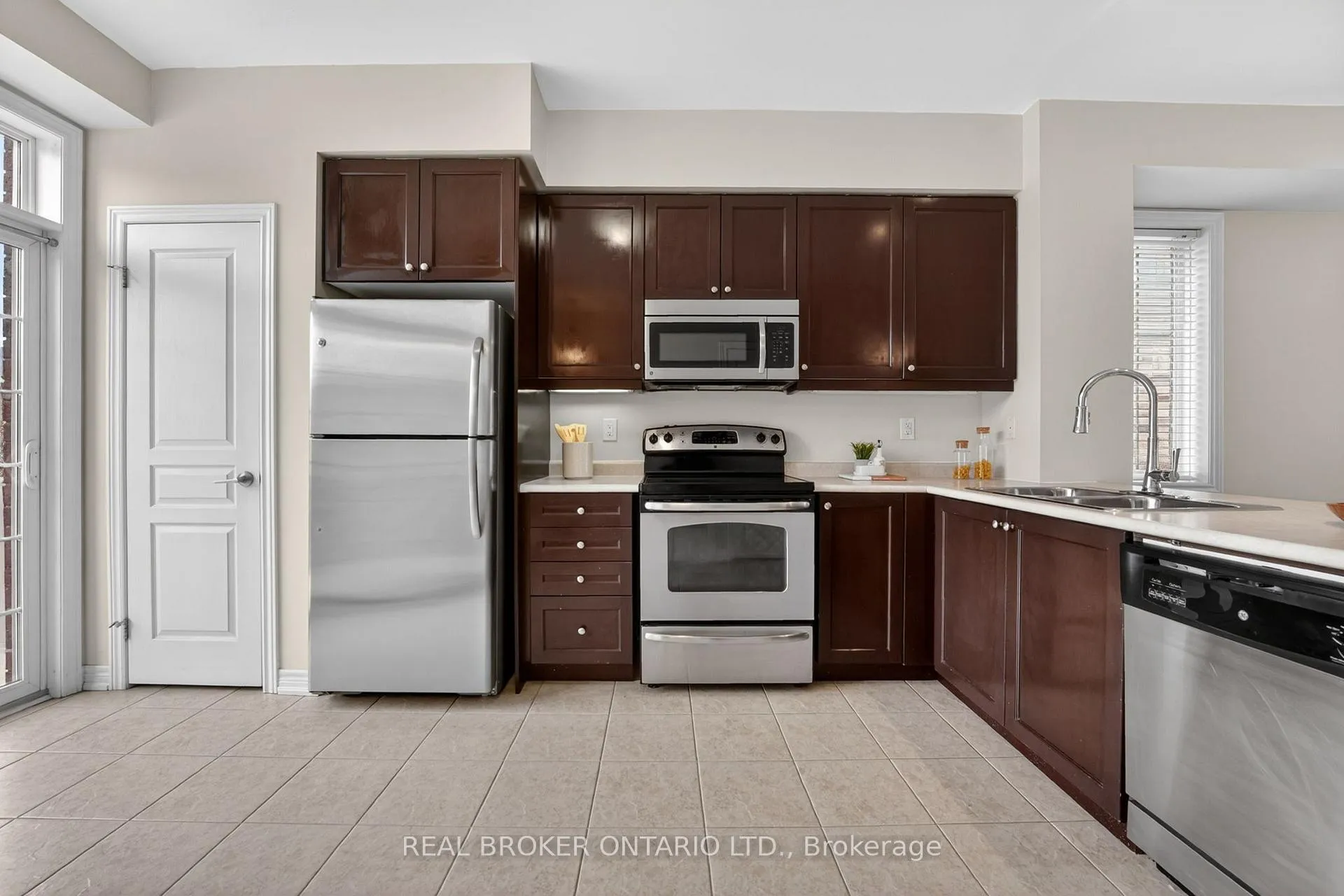 Photo 11 of Unit 13, 541 Winston Road, Grimsby, Grimsby Beach — HOMEH