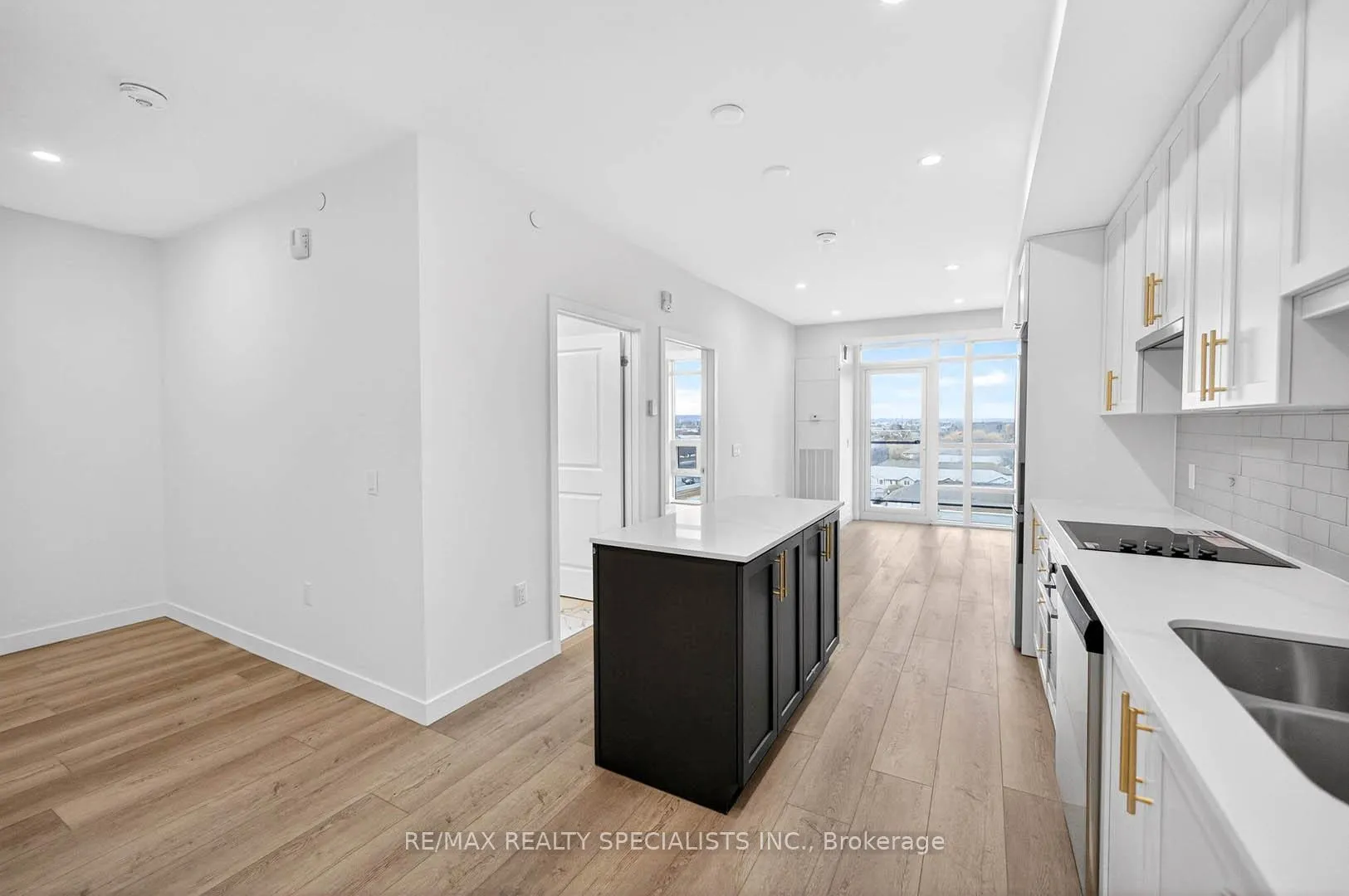 Photo 2 of Unit 701, 461 Green Road, Hamilton, Stoney Creek — HOMEH