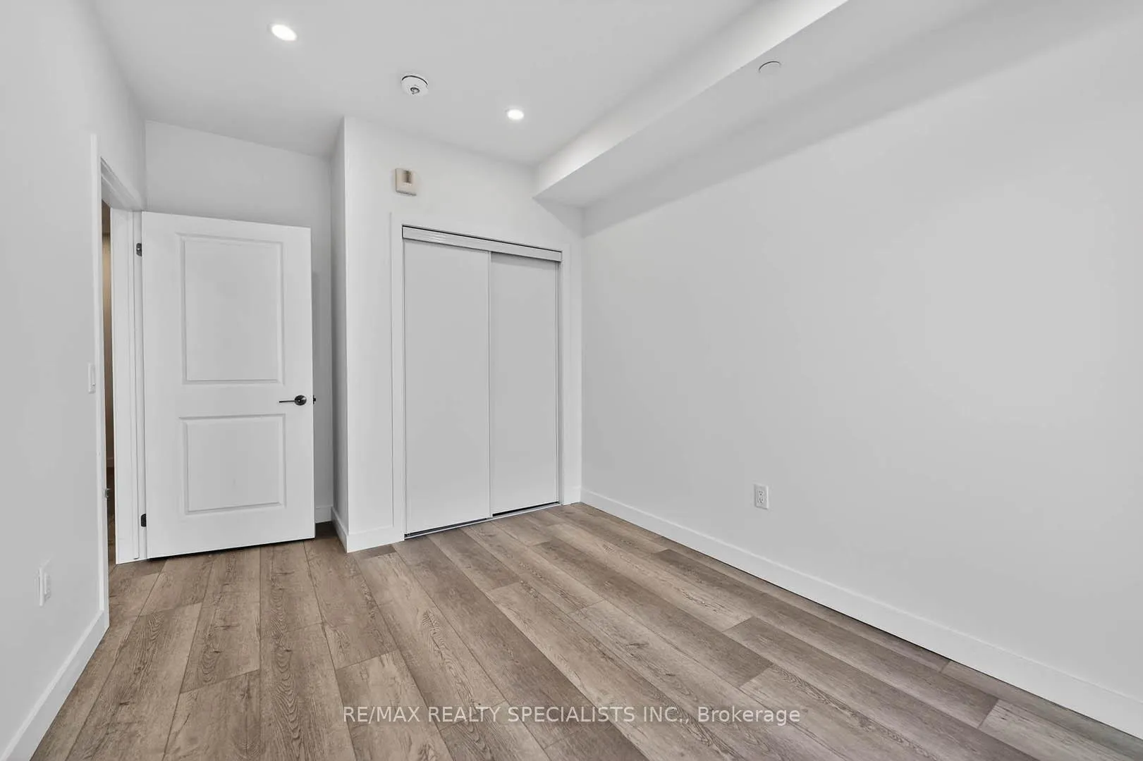 Photo 16 of Unit 701, 461 Green Road, Hamilton, Stoney Creek — HOMEH