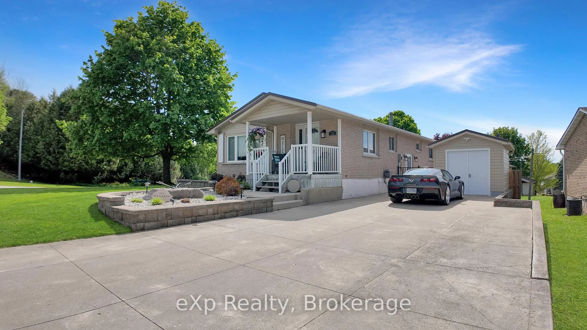 Photo 2 of 12 Karin Crescent, Brockton — HOMEH