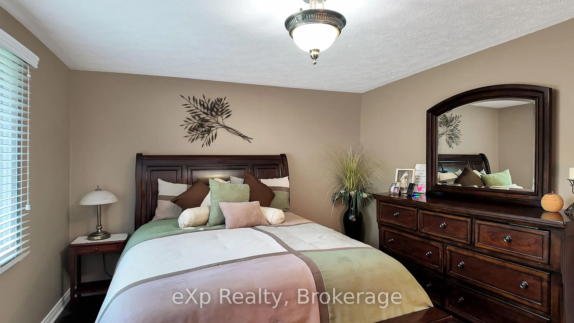 Photo 17 of 12 Karin Crescent, Brockton — HOMEH