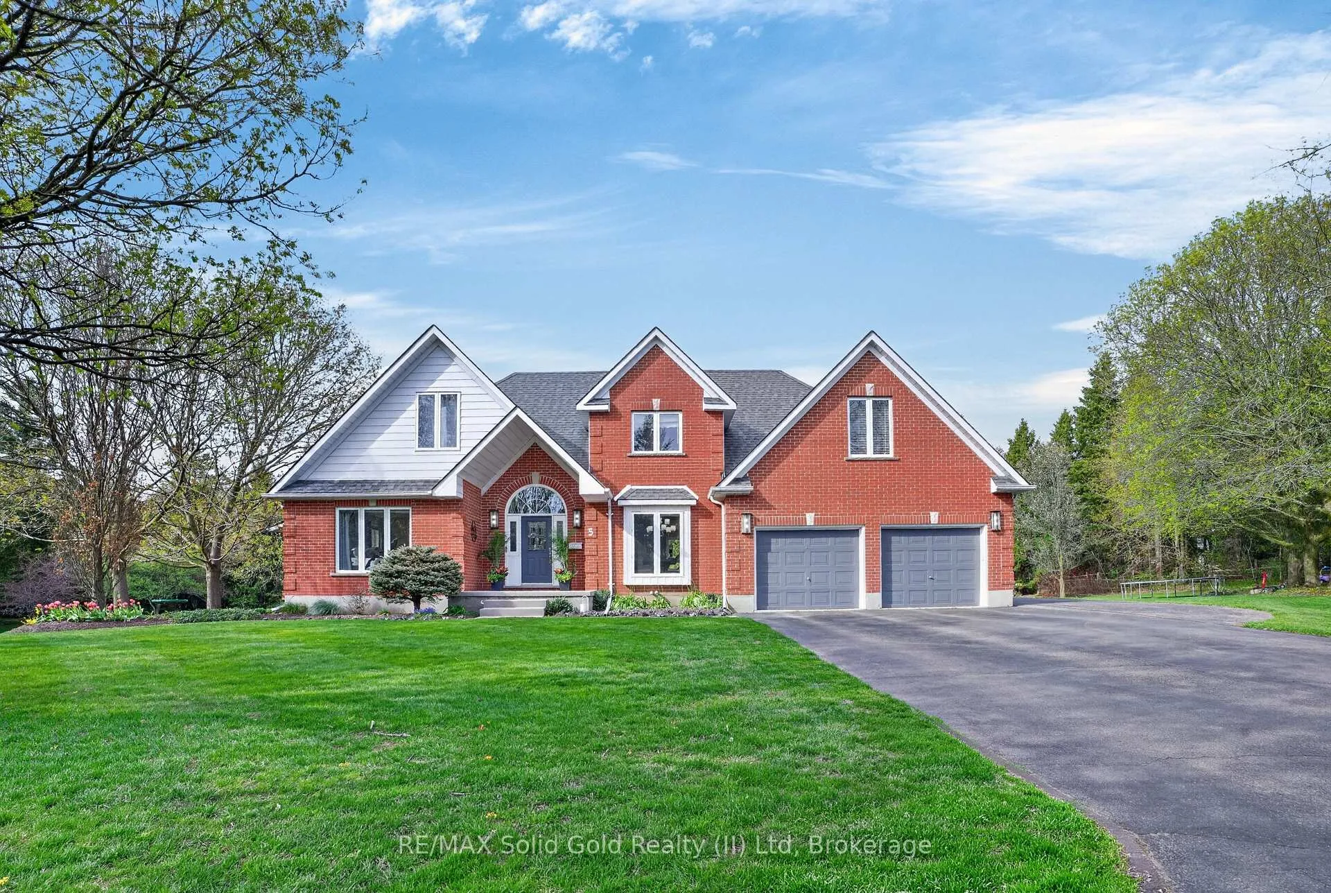 Front of 5 Shadybrook Court